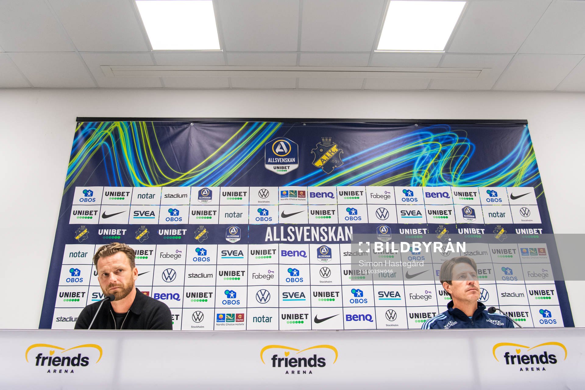 s tränare Bartosz Grzelak och Djurgårdens tränare Thomas