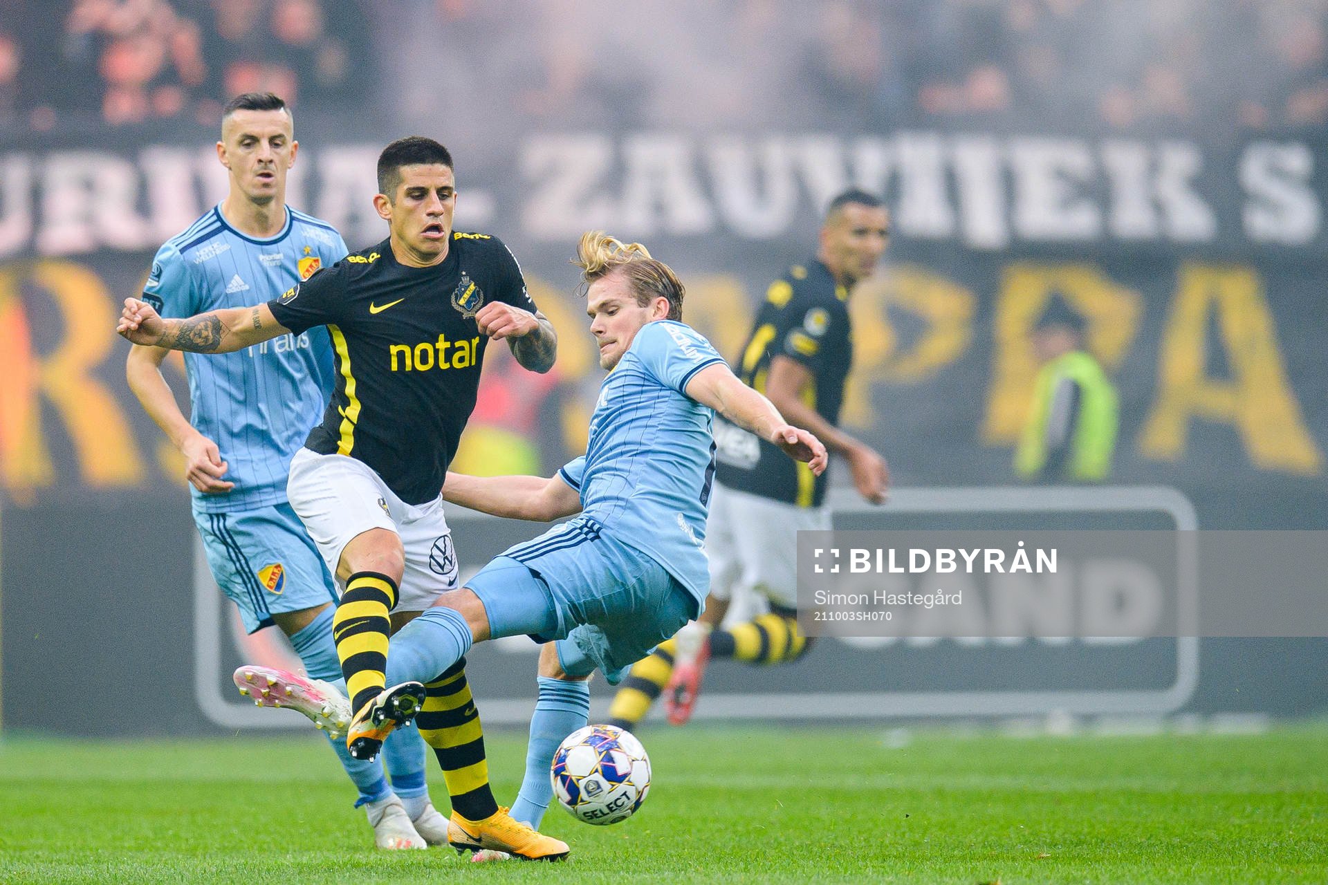 s Nicolas Stefanelli och Djurgårdens Hampus Finndell