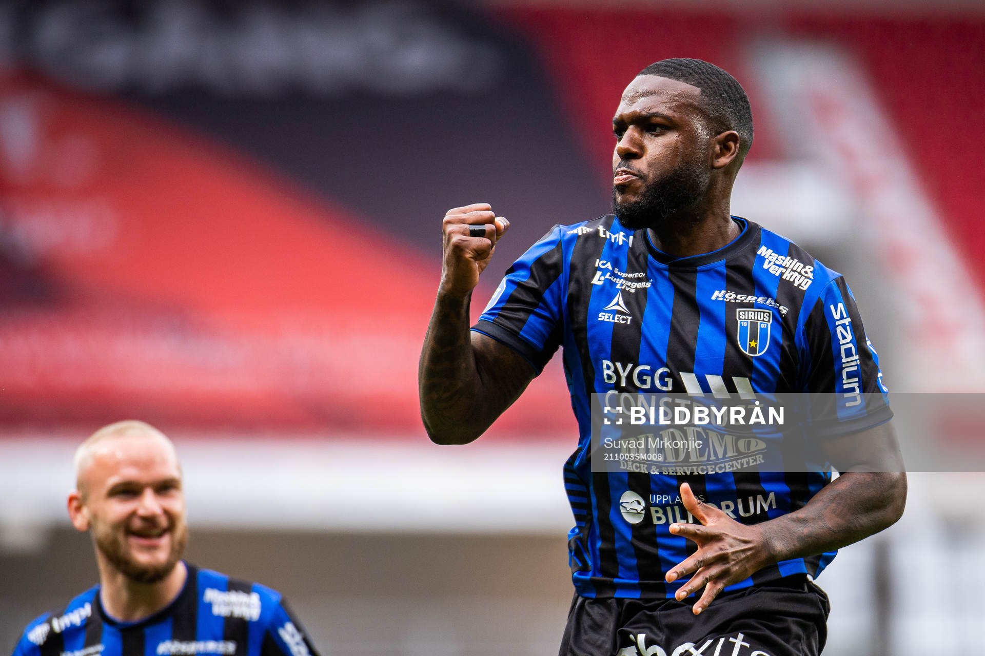 Sirius Christian Kouakou jublar efter att han gjort 0-1 under fotbollsmatchen i Allsvenskan mellan Kalmar och Sirius den 3 oktober 2021 i Kalmar.