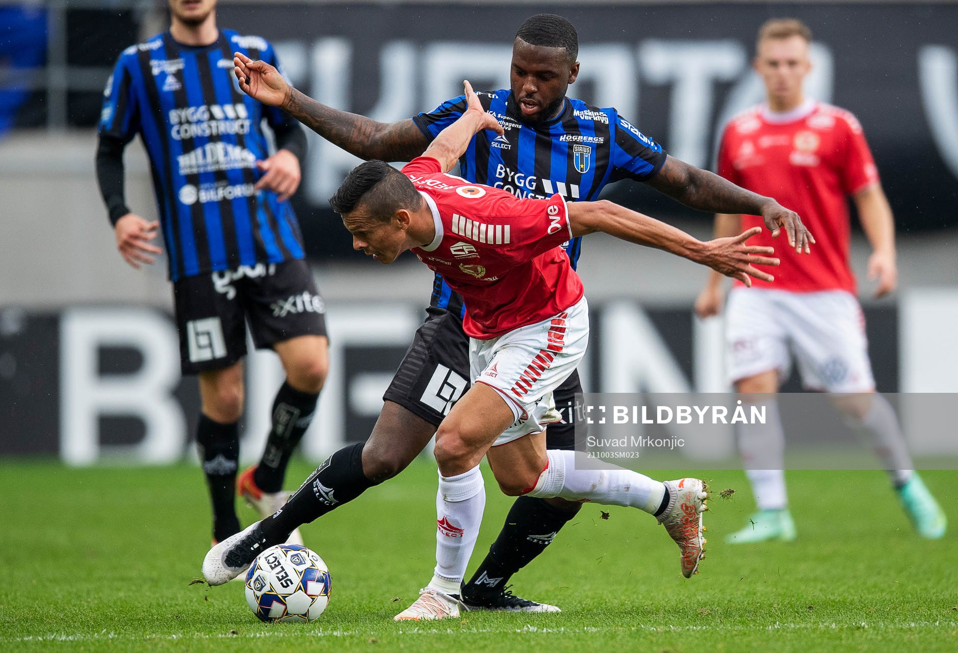 Kalmars Romario Pereira Sipiao och Sirius Christian Kouakou