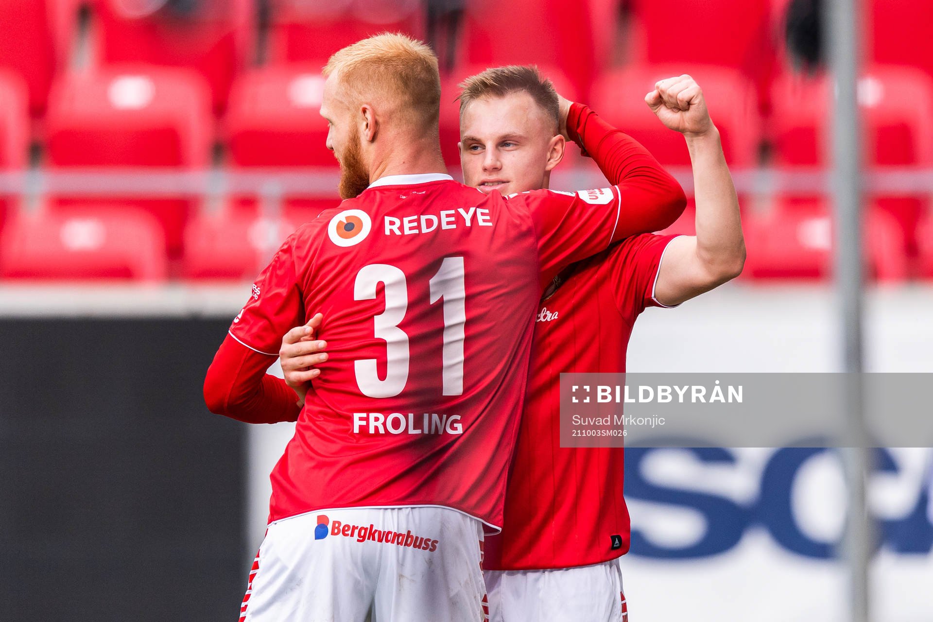 Kalmars Nils Fröling jublar med Isak Jansson