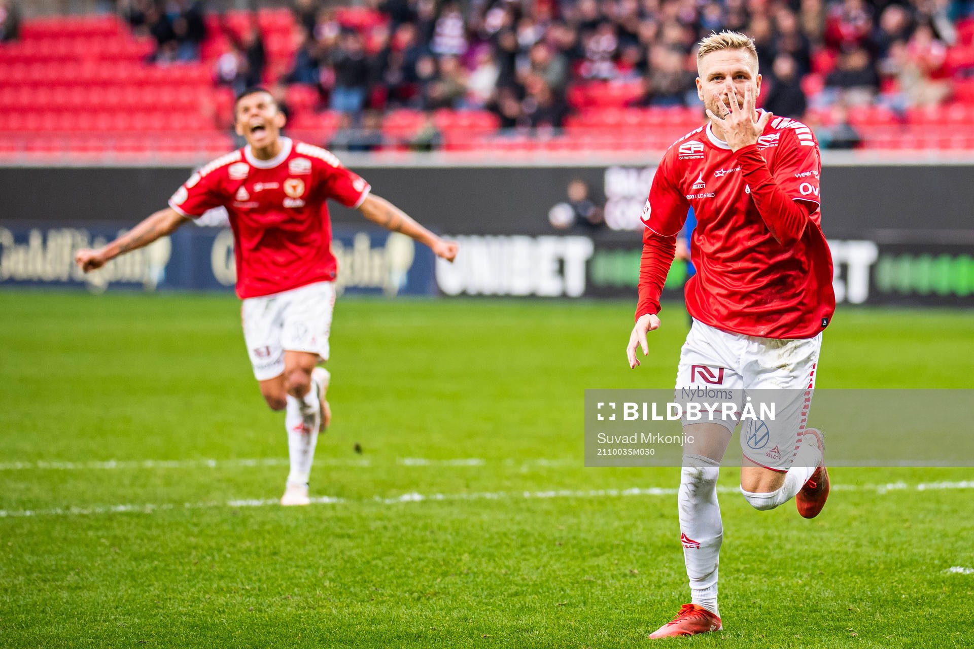 Kalmars Jonathan Ring jublar