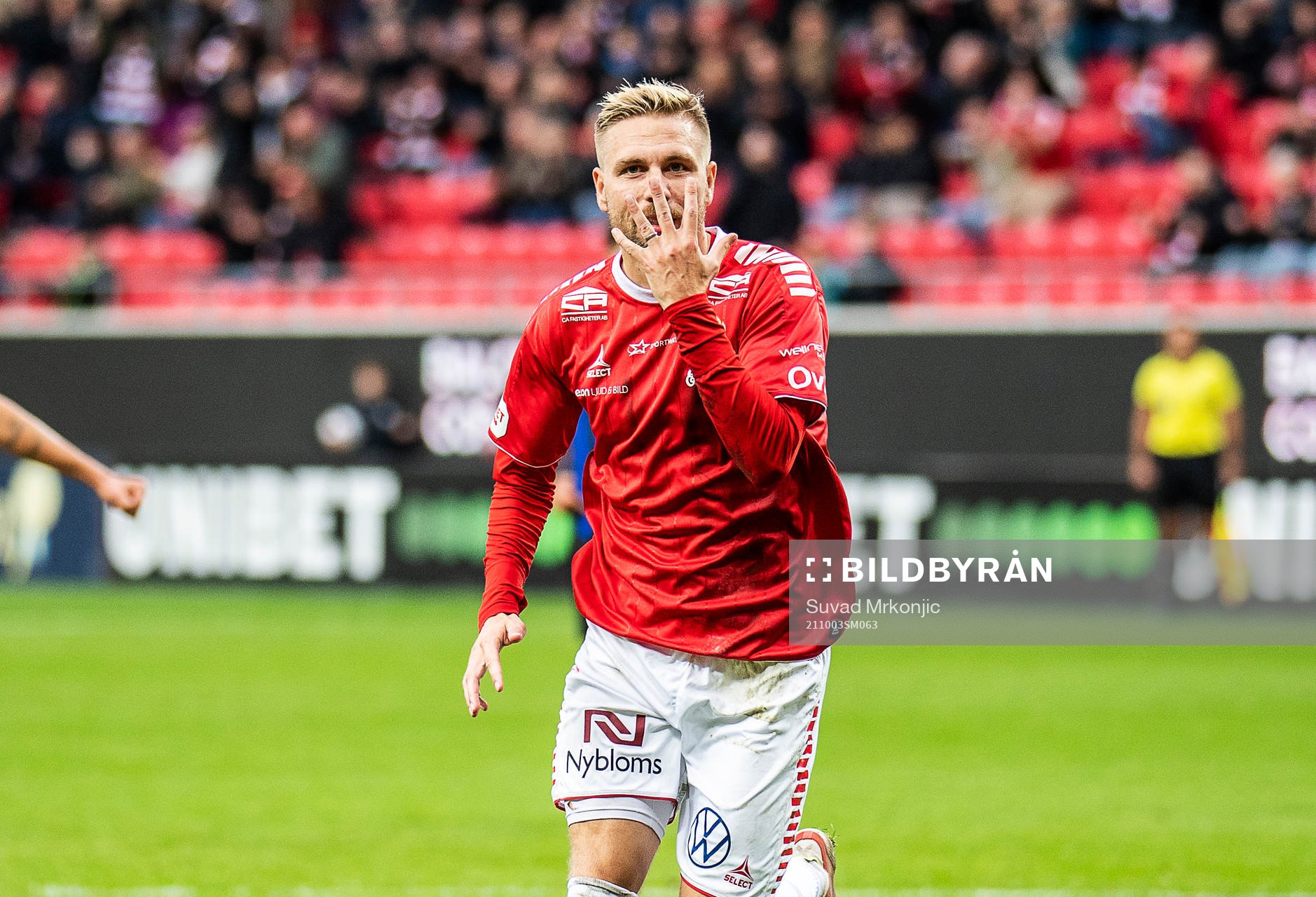 Kalmars Jonathan Ring jublar