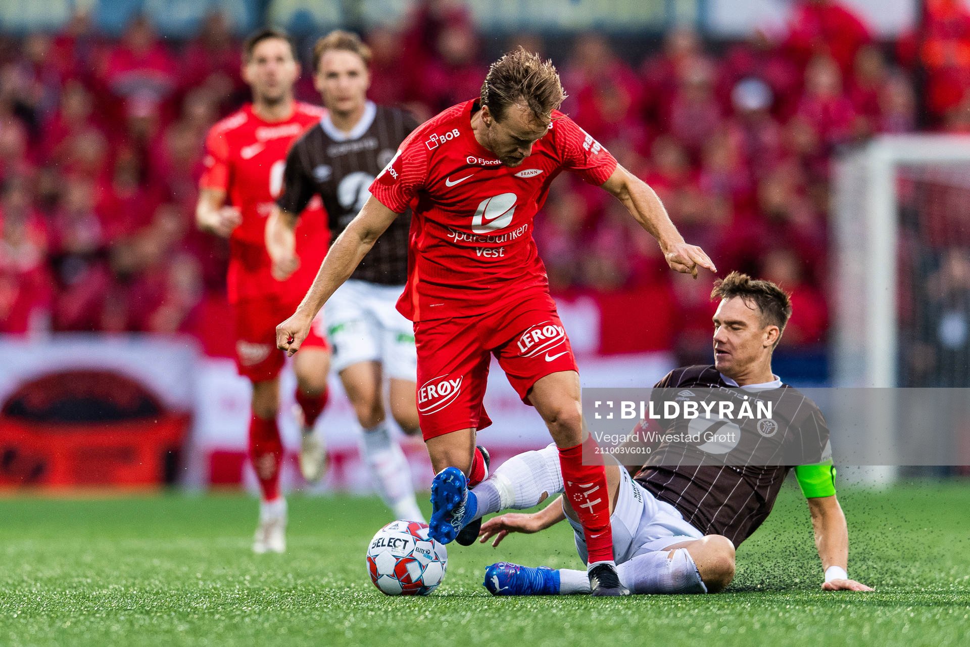 Bård Finne of Brann and Markus Nakkim of Mjøndalen