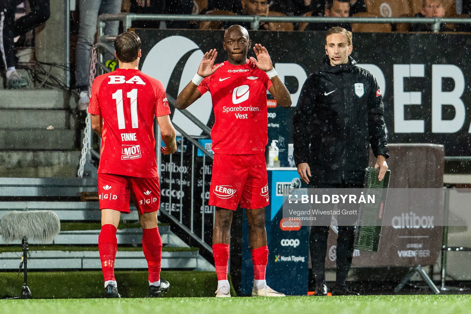 Bård Finne is substituted for Moonga Simba of Brann
