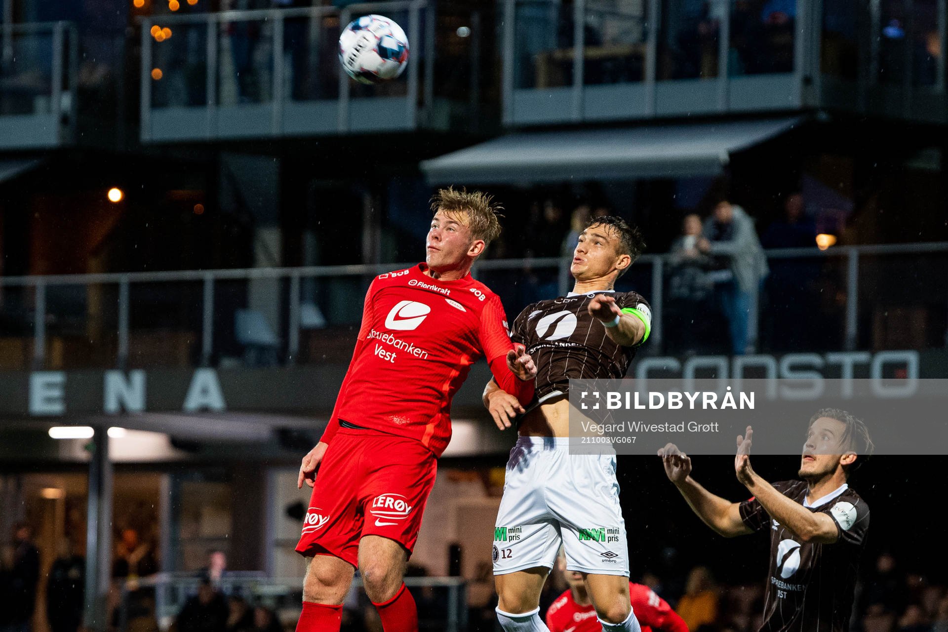 Aune Heggebø of Brann and Markus Nakkim of Mjøndalen