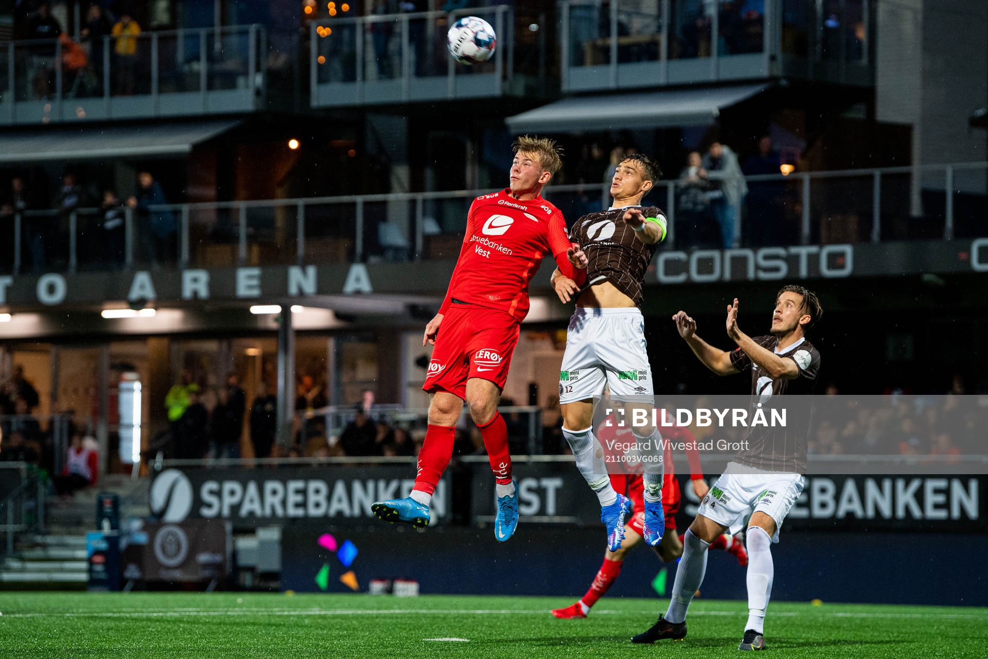 Aune Heggebø of Brann and Markus Nakkim of Mjøndalen