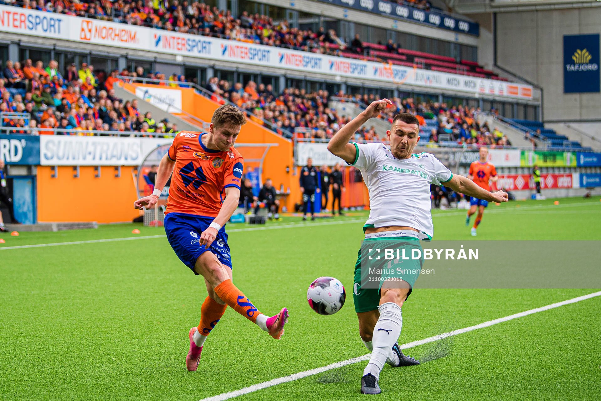 Simen Bolkan Nordli of Aalesund and Hasan Kurucay of HamKam