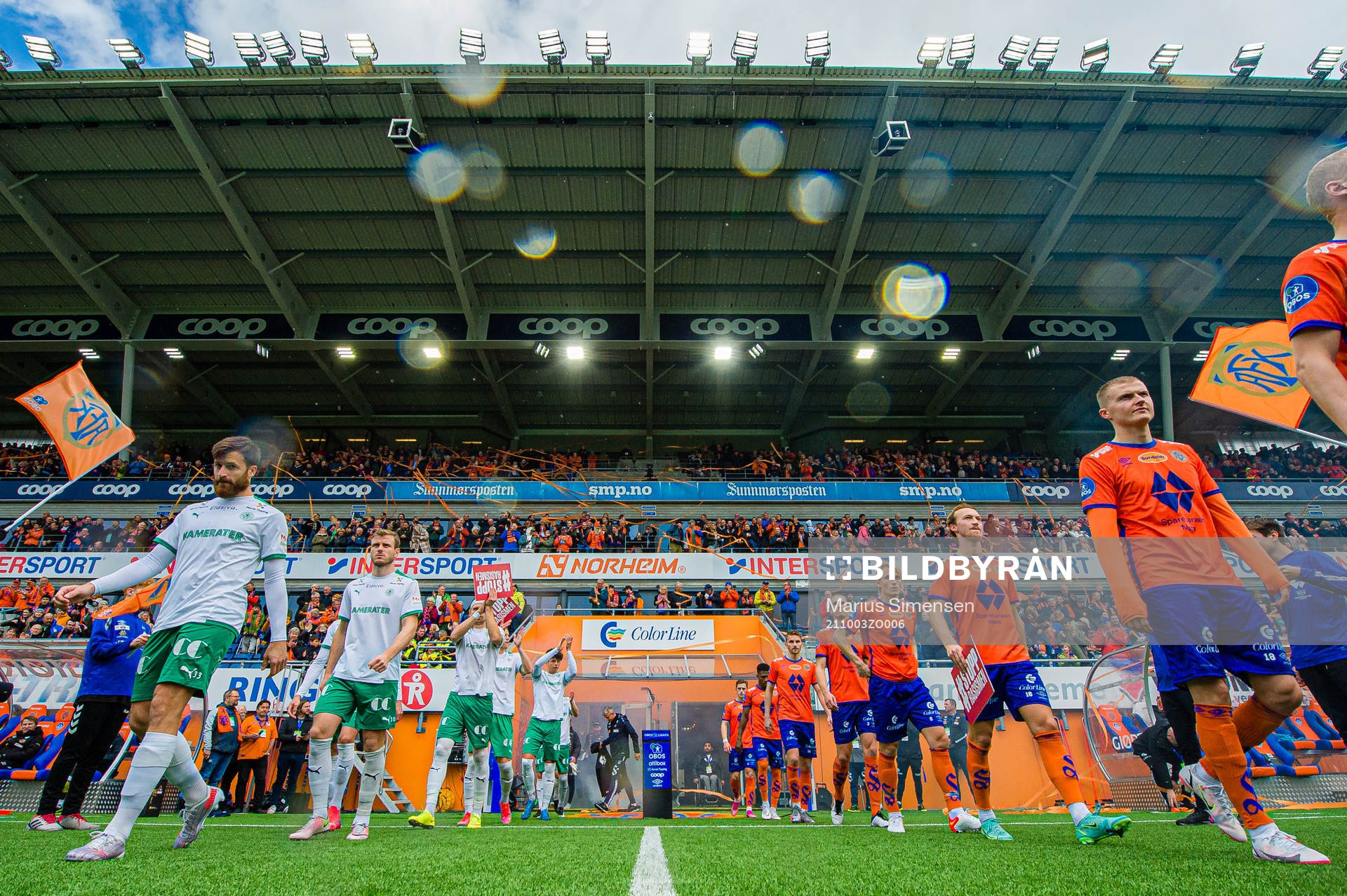 Aleksander Melgalvis of HamKam, Quint Arie Jansen, Erlend Segberg, Jørgen Hatlehol and David Kristjan Olafsson of Aalesund ahead of the OBOS-ligaen match between Aalesund and HamKam on October 3, 2021 in Ålesund.