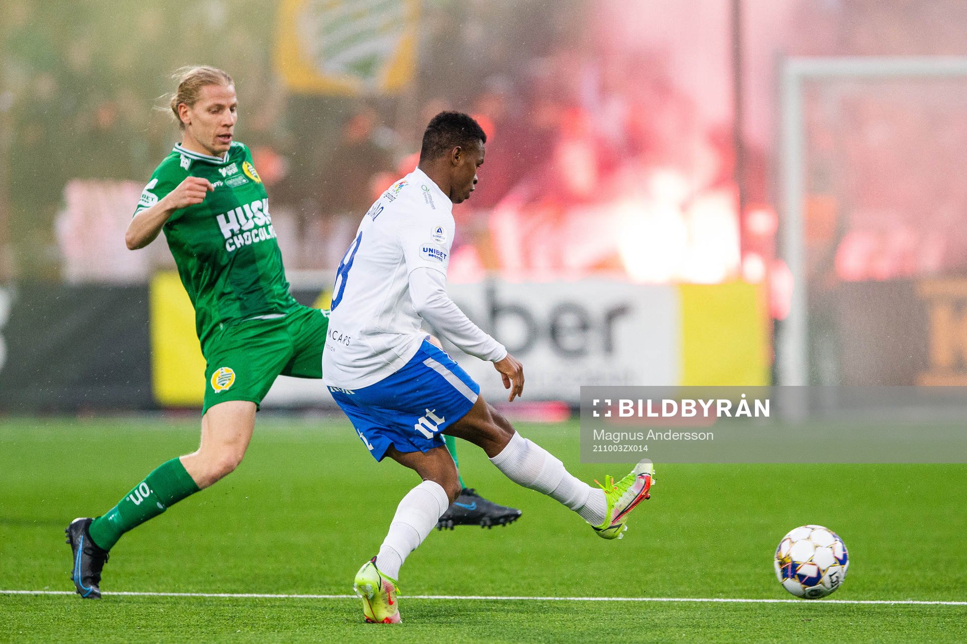 Hammarbys Gustav Ludwigson och IFK Norrköpings Abdulrazaq