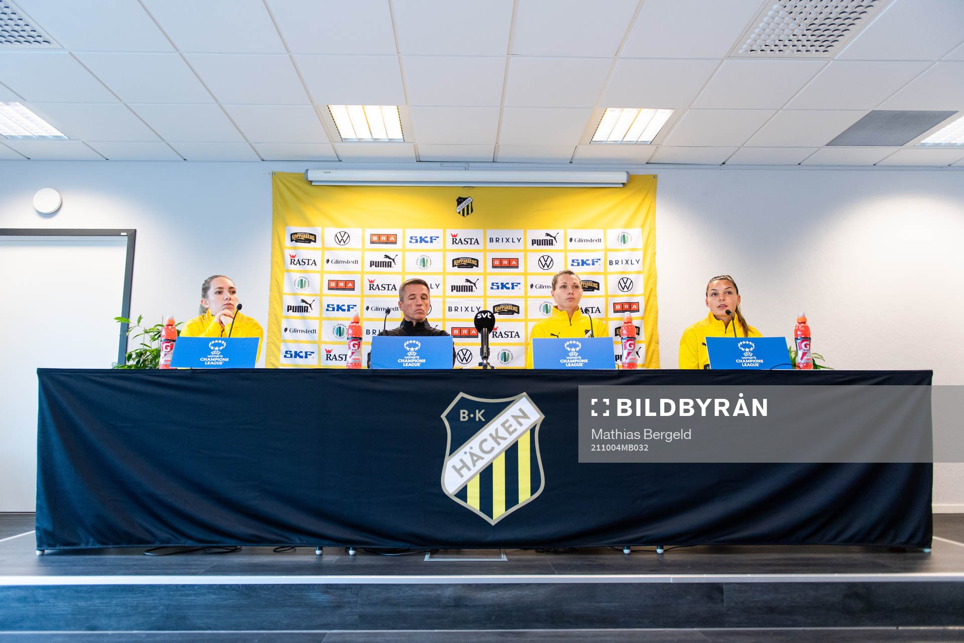 Elin Rubensson, head coach Mats Gren, goalkeeper Jennifer Falk and Johanna Rytting Kaneryd during a press conference with Häcken on October 4, 2021 in Gothenburg.