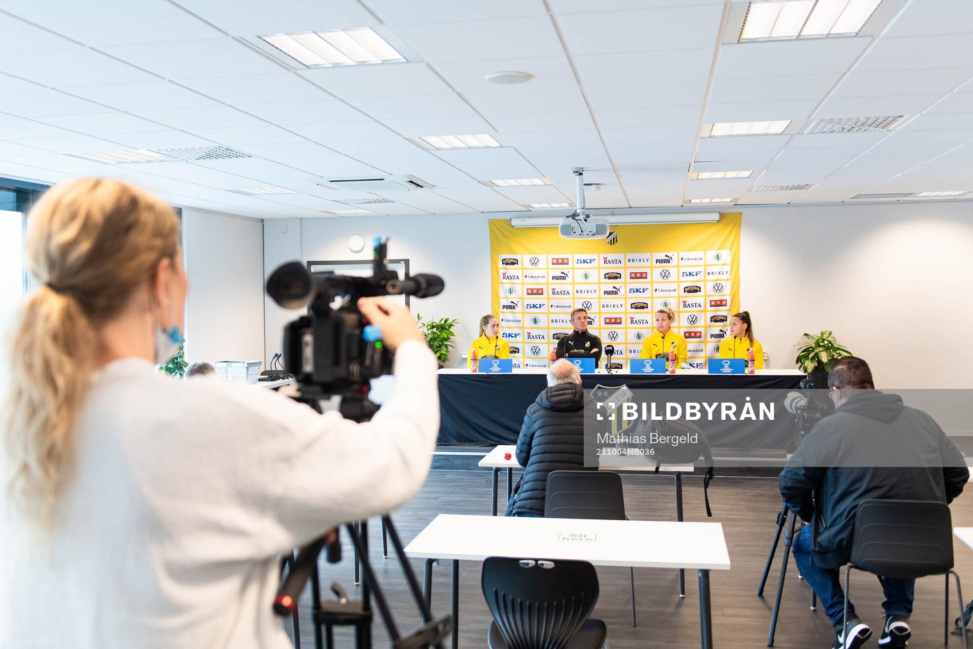 Elin Rubensson, head coach Mats Gren, goalkeeper Jennifer Falk and Johanna Rytting Kaneryd during a press conference with Häcken on October 4, 2021 in Gothenburg.