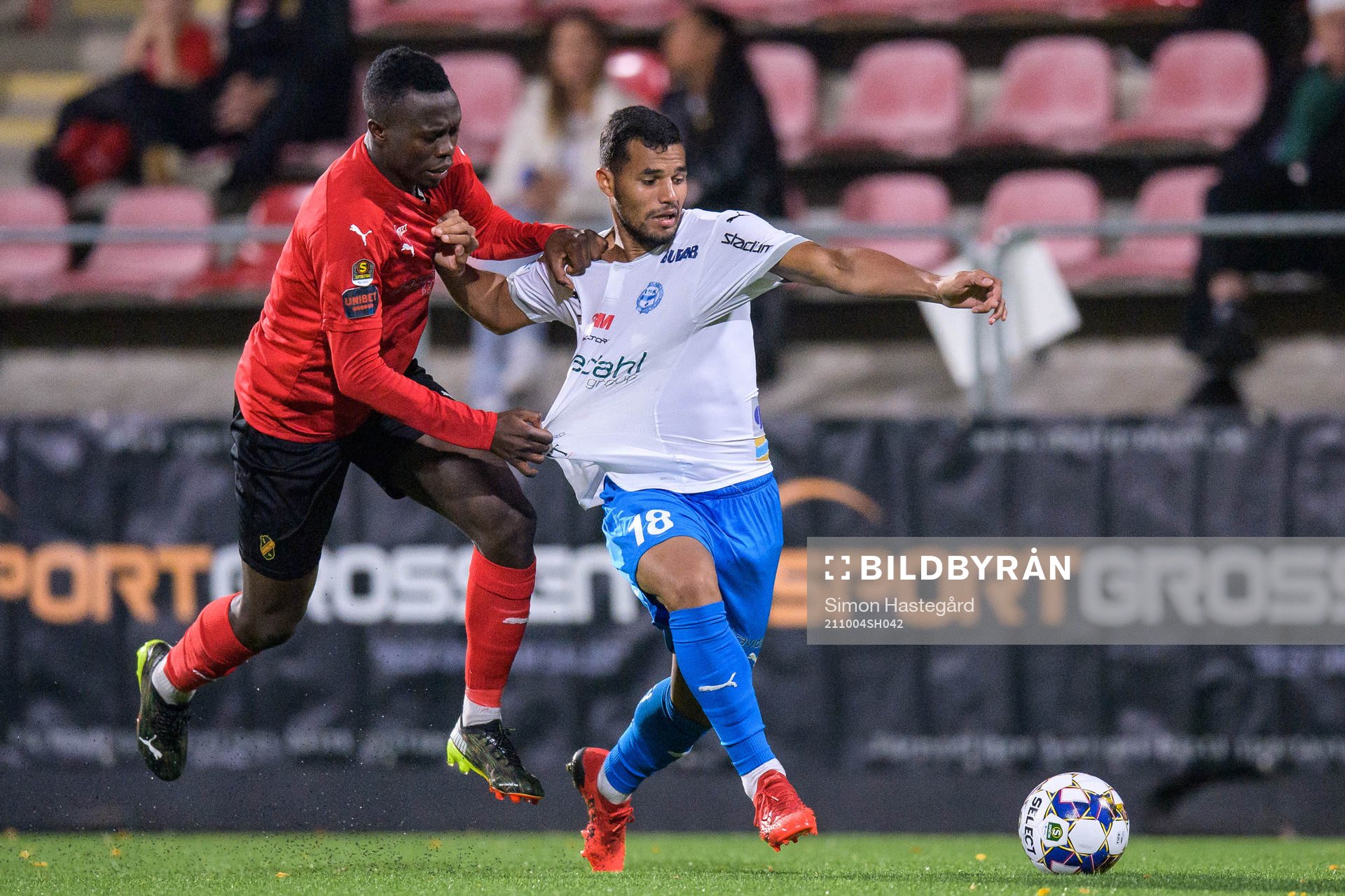 Vasalunds Anthony Wambani och Värnamos Wenderson Oliveira