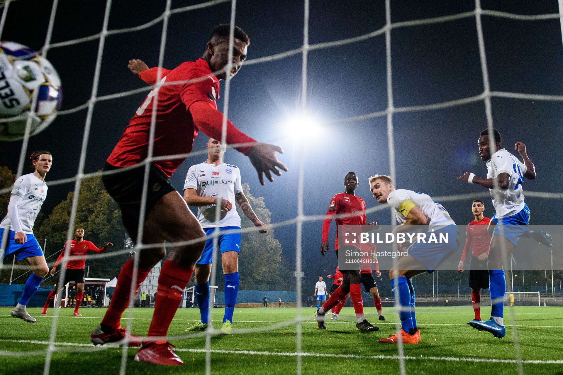 Värnamos Christian Moses gör 1-1 under fotbollsmatchen i Superettan mellan Vasalund och Värnamo den 4 oktober 2021 i Stockholm. 