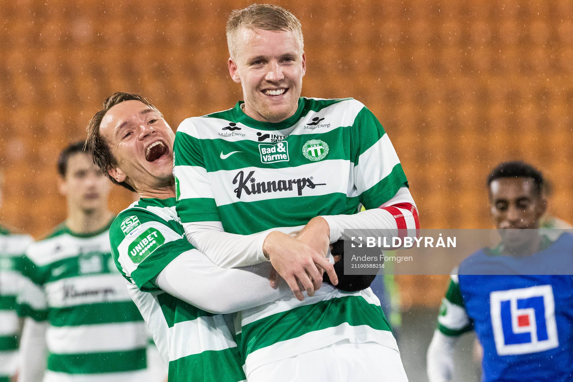 Västerås Viktor Prodell jublar med Simon Johansson