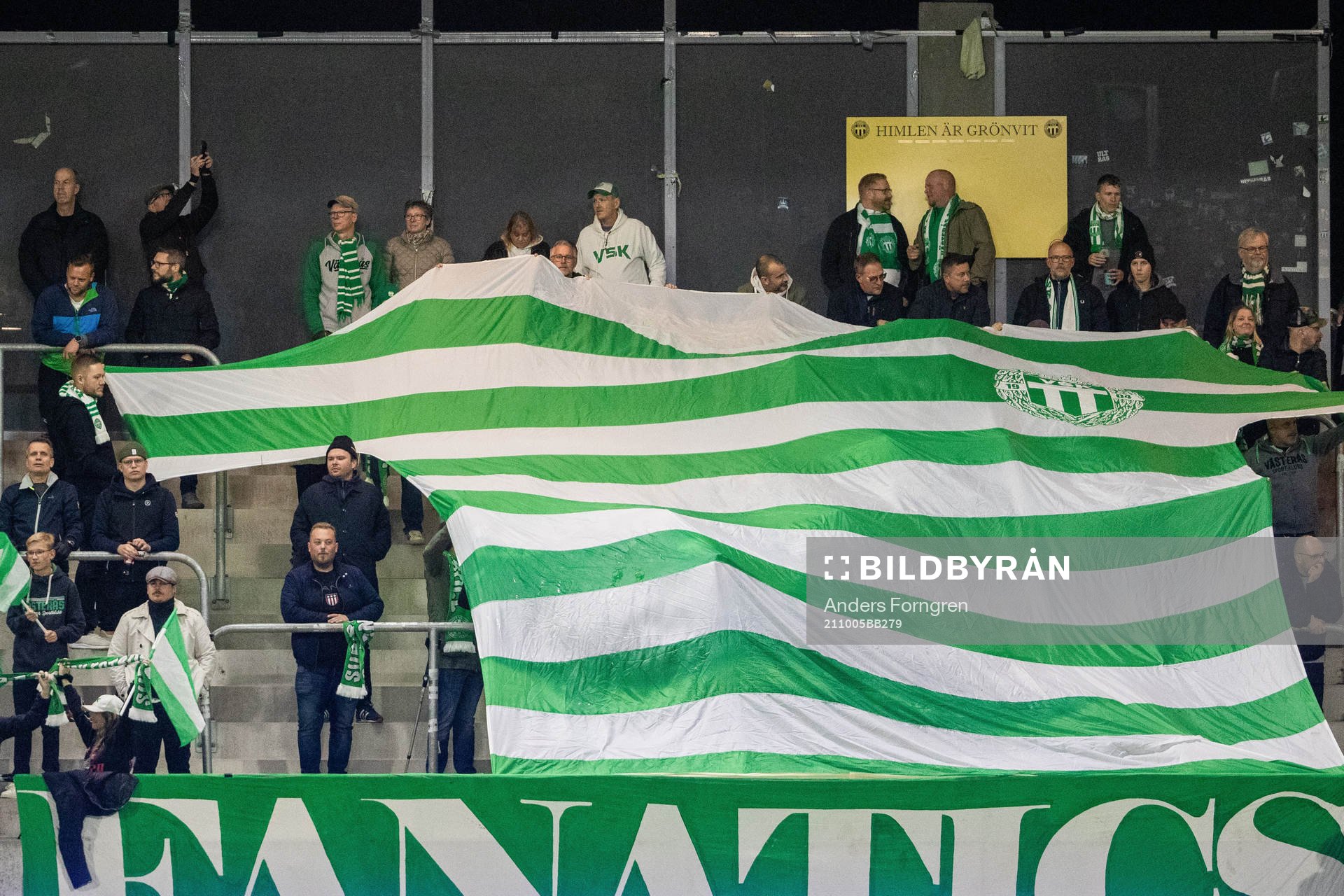 Västerås supportrar med ett tifo