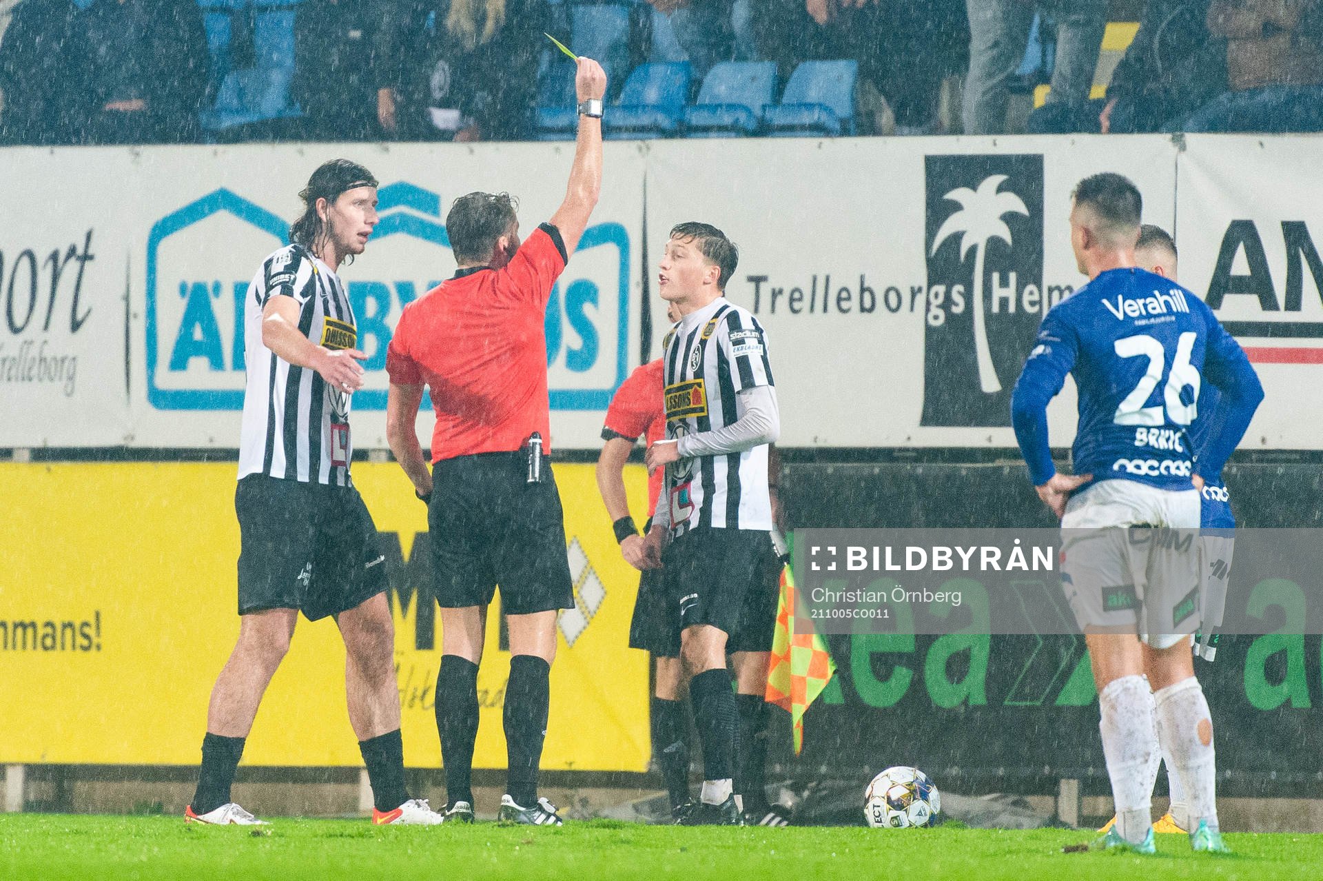 Domare Joakim Östling varnar Landskronas Kevin Jensen