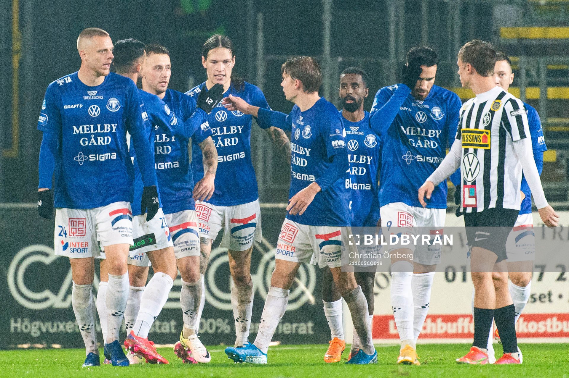 Trelleborgs Isak Jönsson jublar efter att han gjort 2-2 under fotbollsmatchen i Superettan mellan Trelleborg och Landskrona den 5 oktober 2021 i Trelleborg.