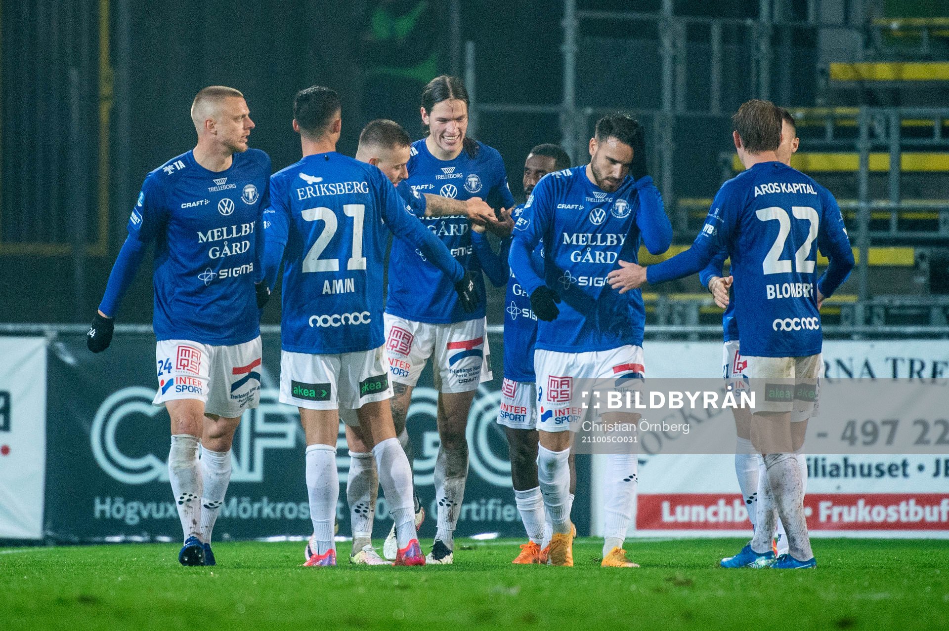 Trelleborgs Isak Jönsson nickar in 2-2 och jublar med