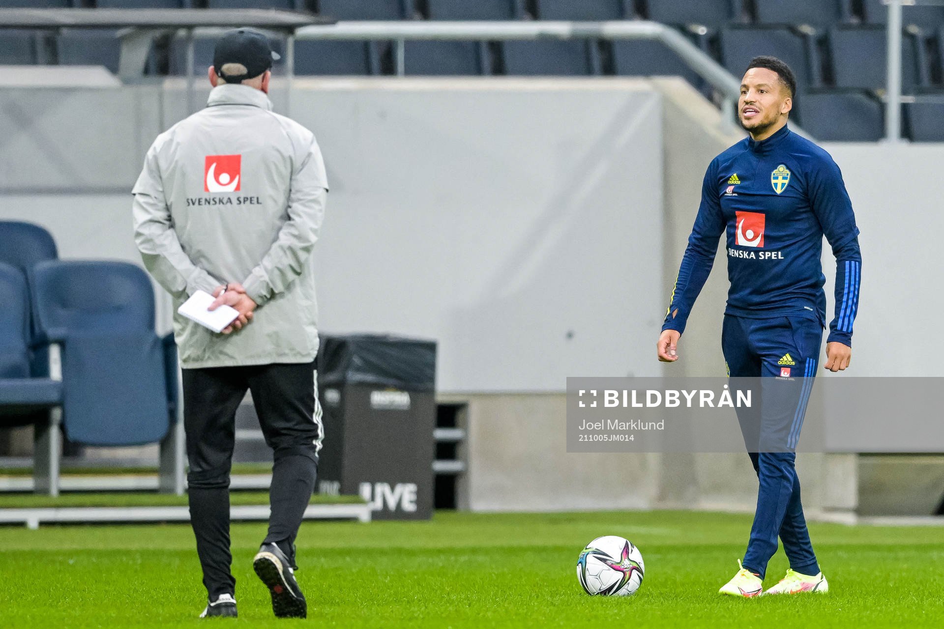 Head coach Janne Andersson and Martin Olsson of the Swedish