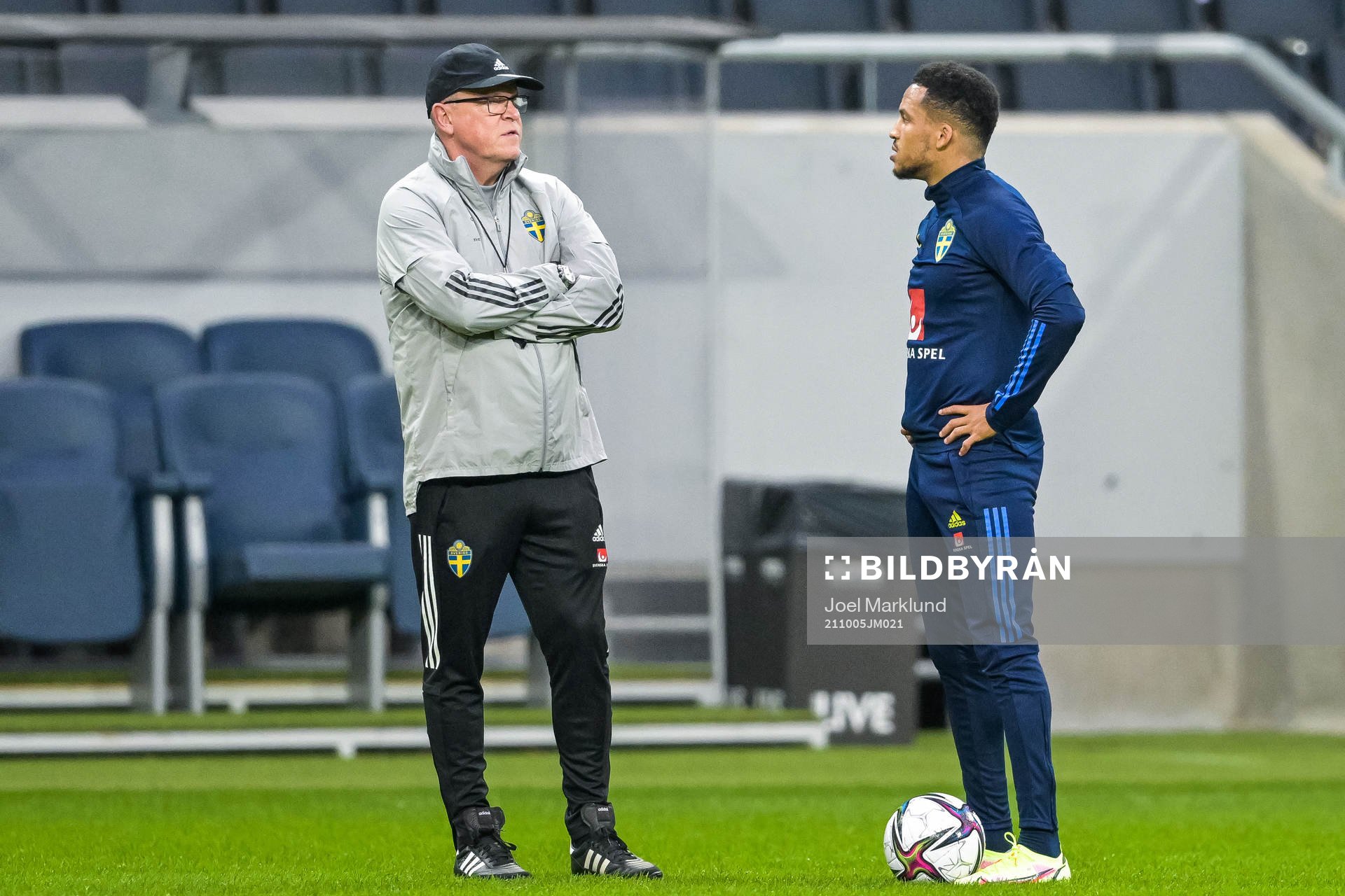 Head coach Janne Andersson and Martin Olsson of the Swedish