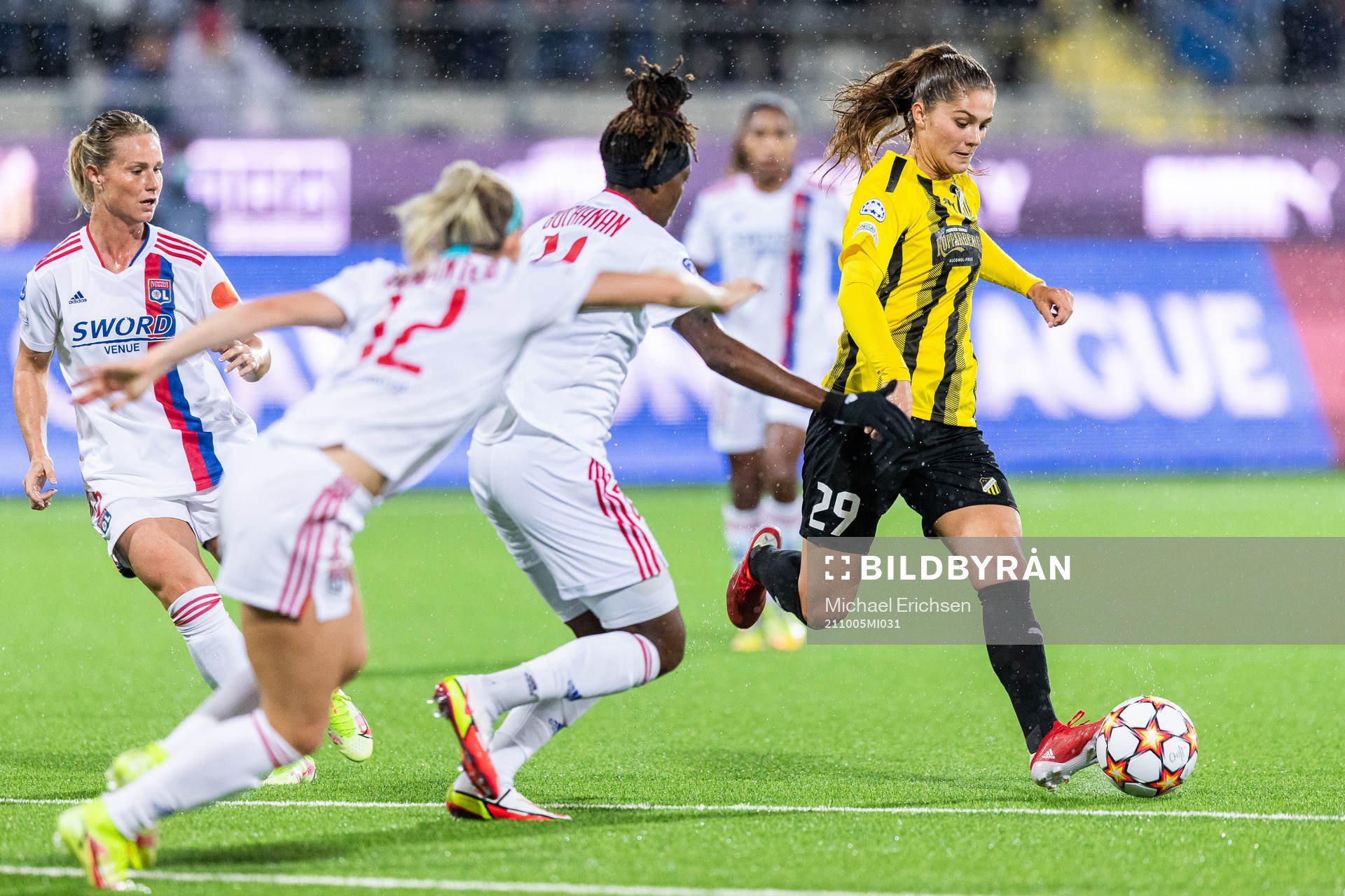 Kadeisha Buchanan of Lyon and Mille Gejl Jensen of Häcken
