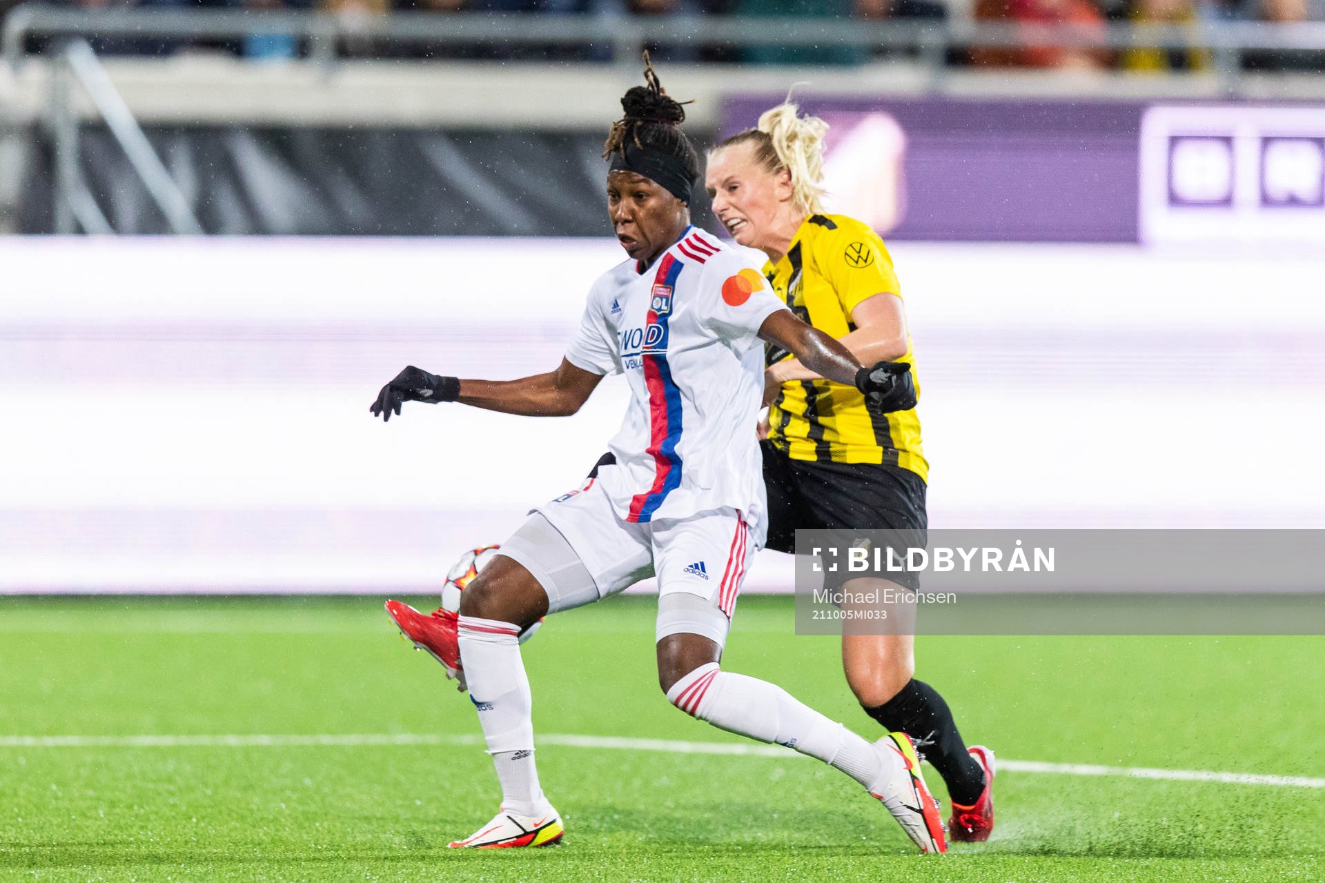Kadeisha Buchanan of Lyon and Stina Blackstenius of Häcken