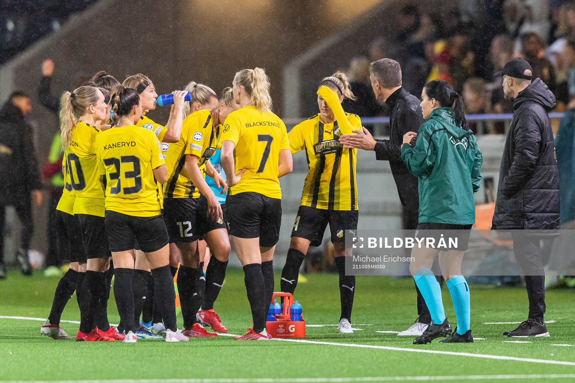Mats Gren, head coach of Häcken, gives instructions to the