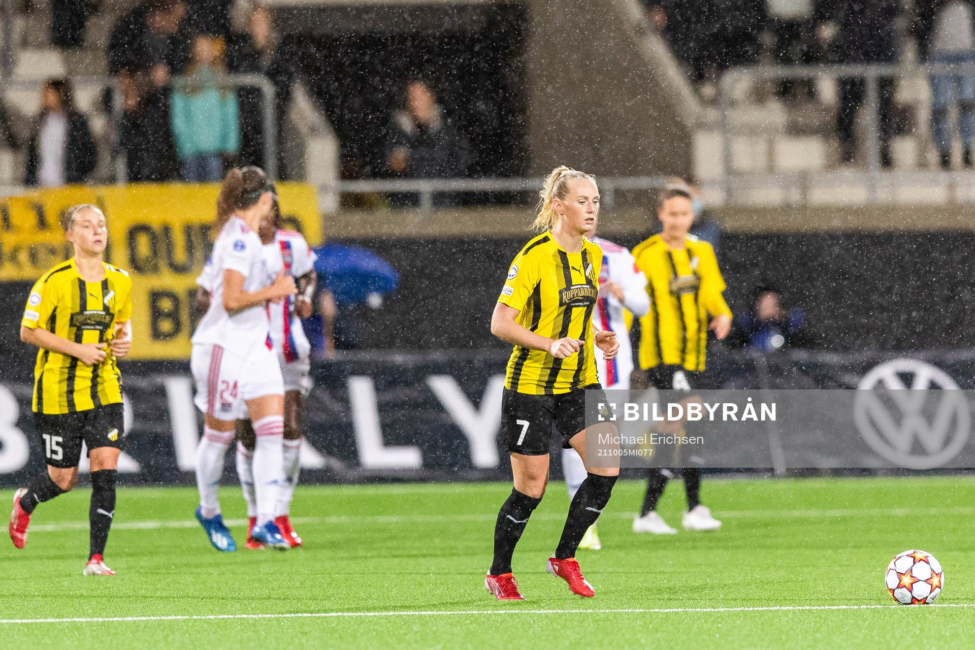 Stina Blackstenius of Häcken looks dejected