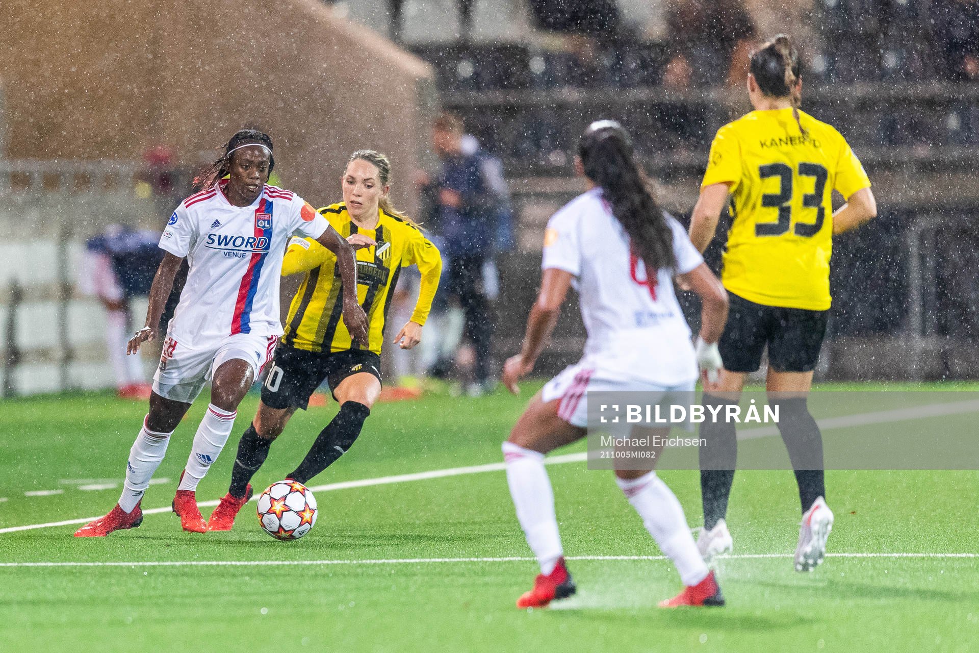 Melvine Malard of Lyon and Elin Rubensson of Häcken