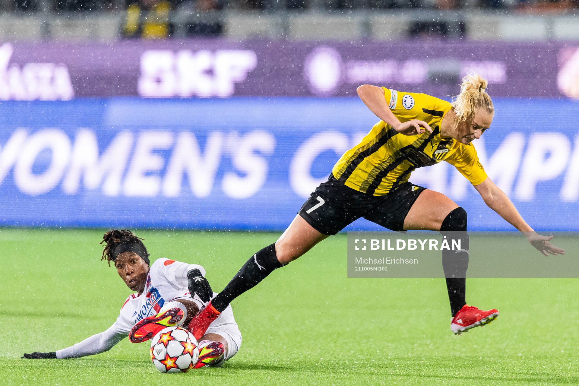 Kadeisha Buchanan of Lyon and Stina Blackstenius of Häcken