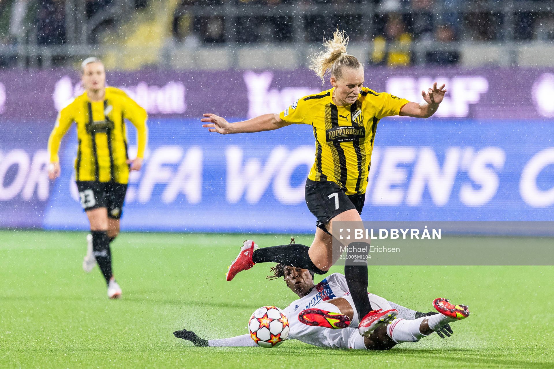 Kadeisha Buchanan of Lyon and Stina Blackstenius of Häcken