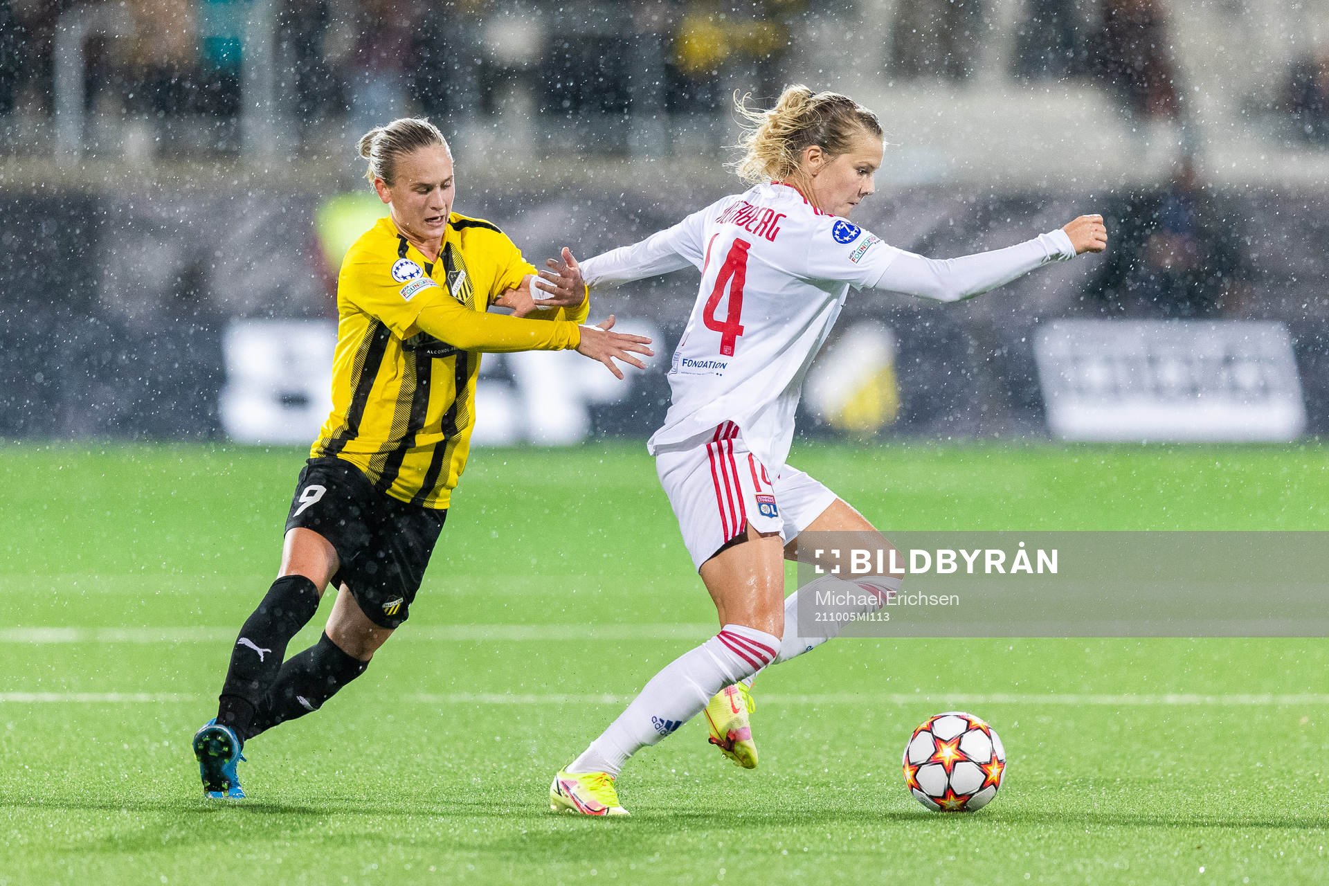 Filippa Curmark of Häcken and Ada Hegerberg of Lyon