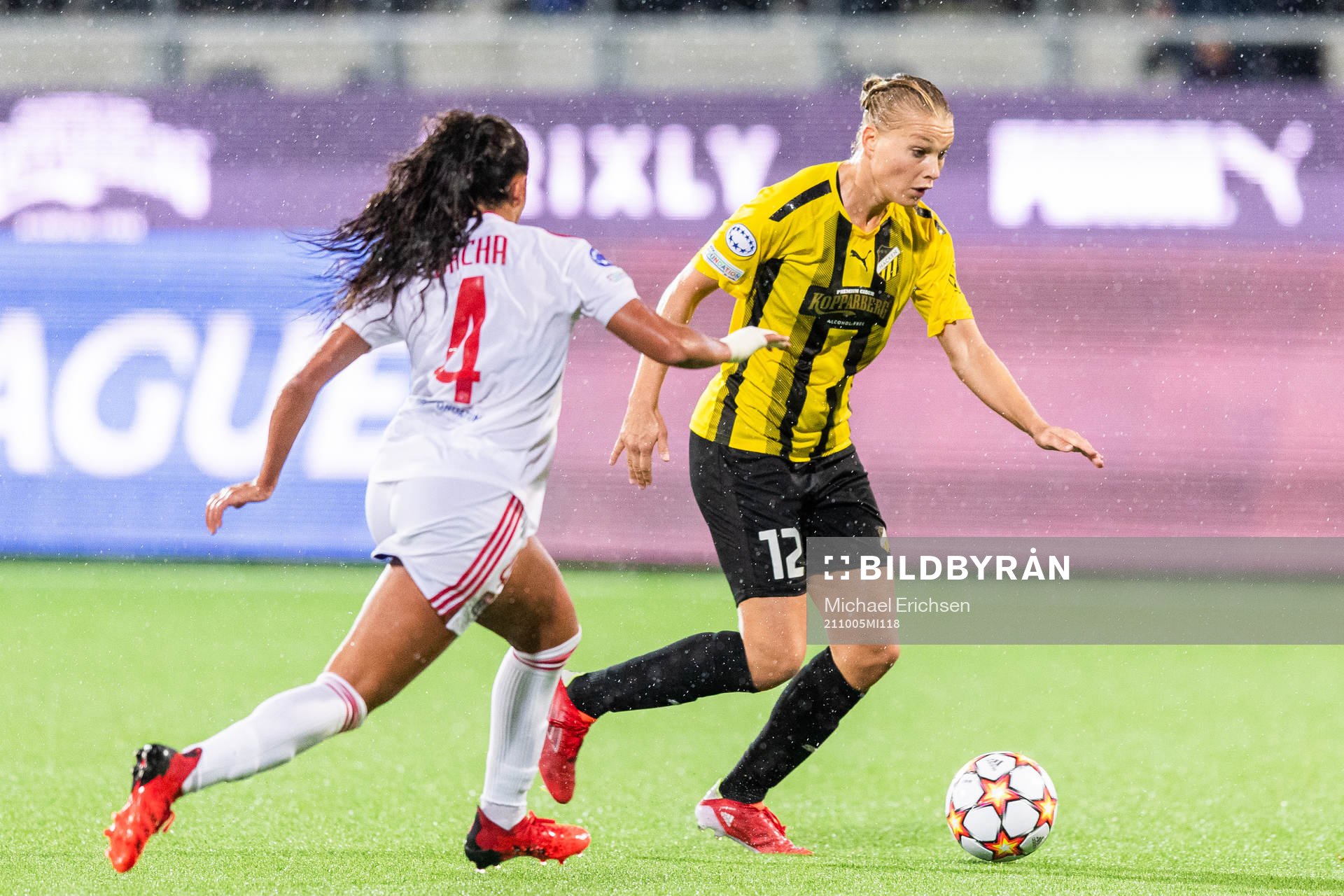 Selma Bacha of Lyon and Stine Larsen of Häcken