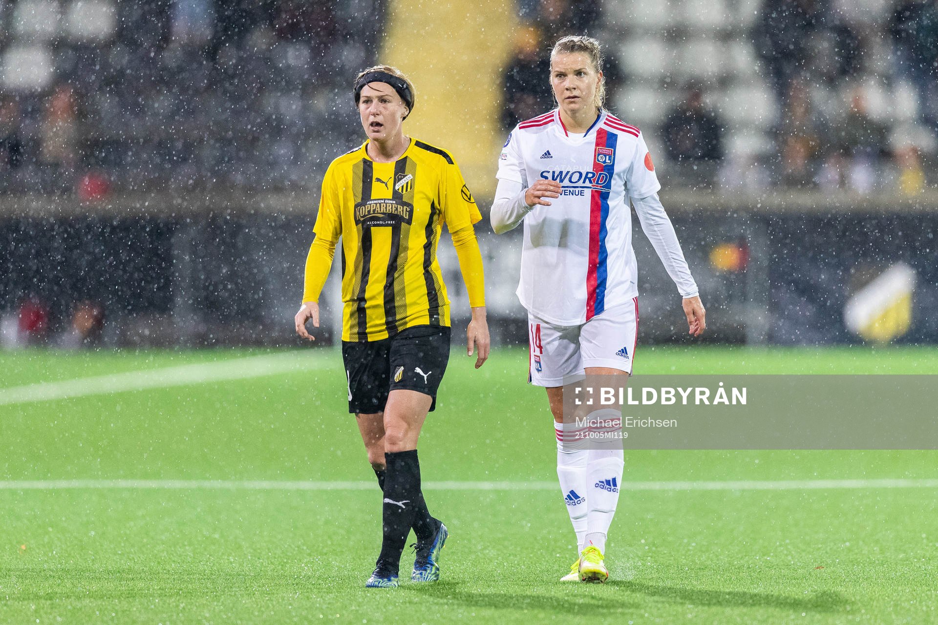 Luna Nörgaard Gevitz of Häcken and Ada Hegerberg of Lyon