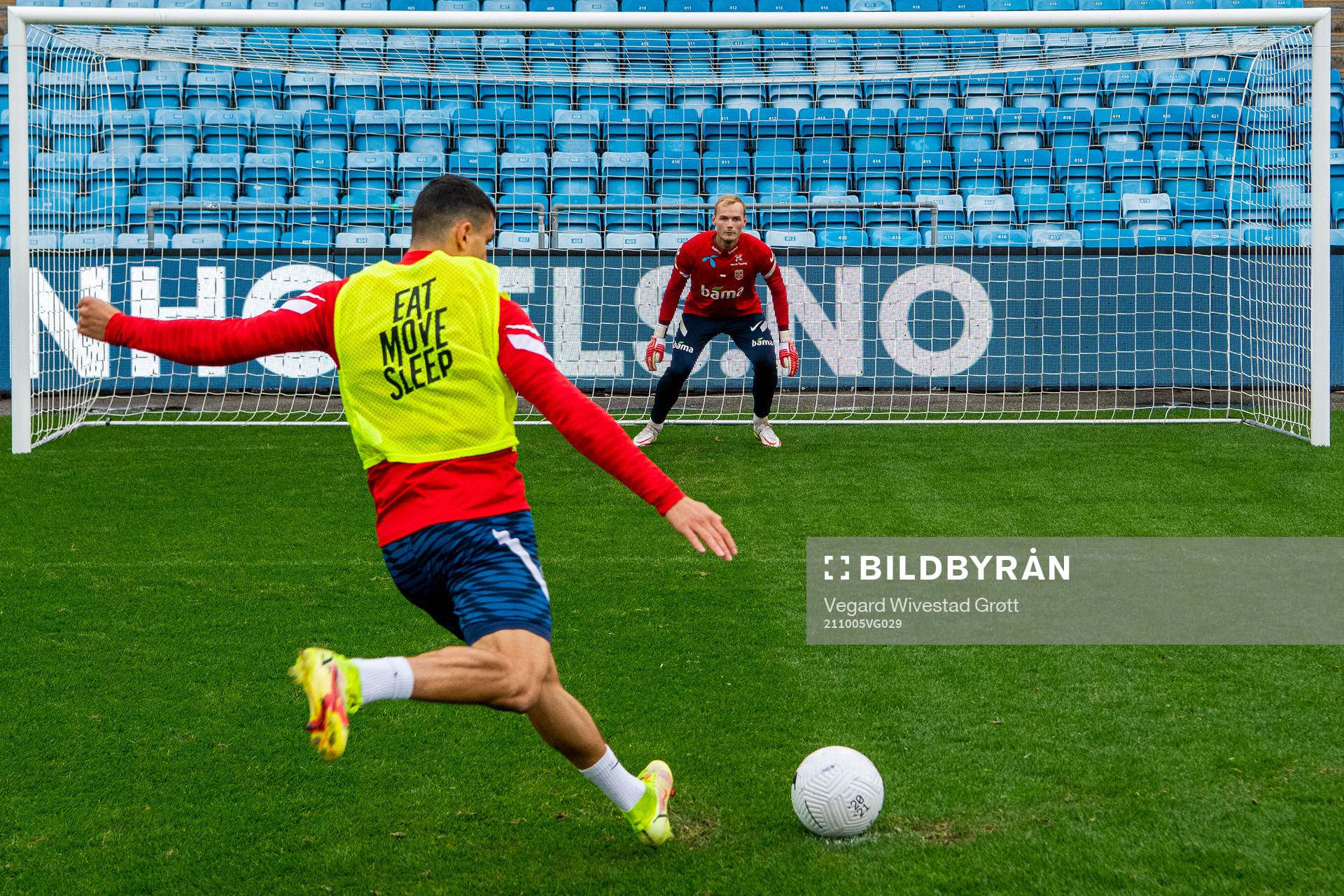 Mohamed Elyounoussi and goalkeeper Viljar Myhra of the