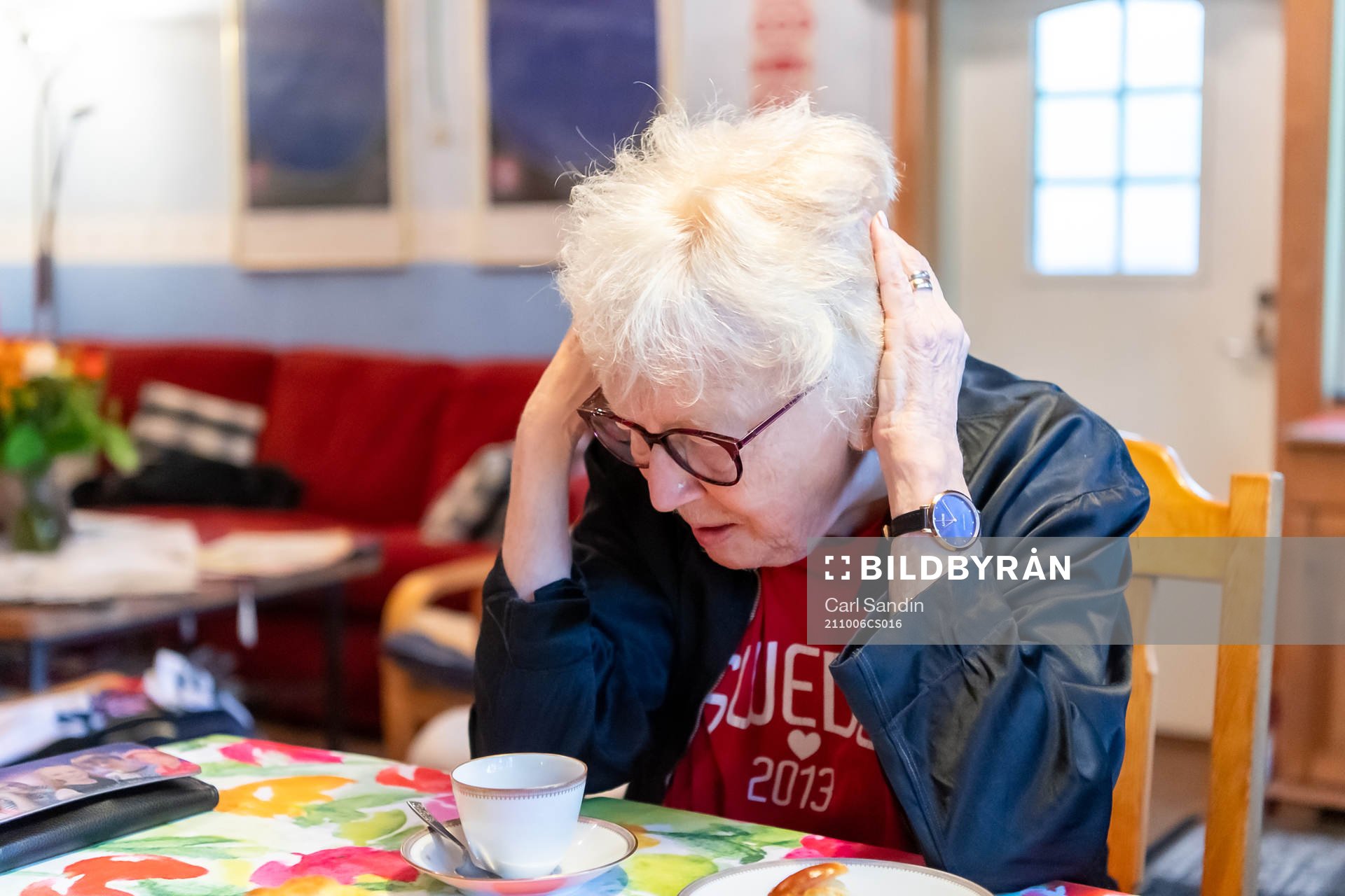 Ingrid Holmgren, f.d fotbollsdomare, beklagar sig  över