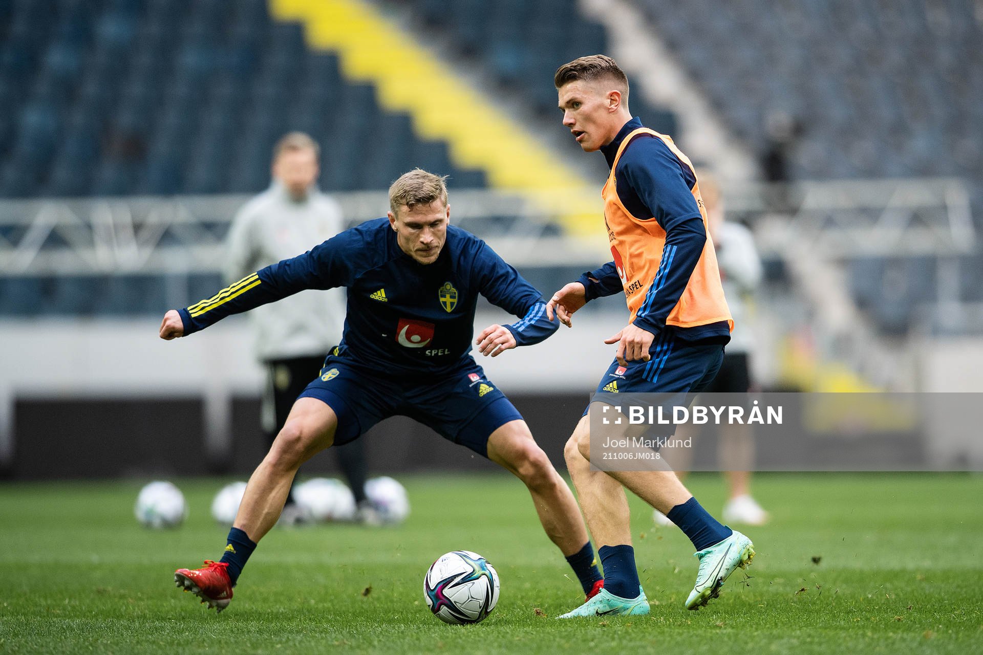 Carl Starfelt and Viktor Gyökeres of the Swedish national