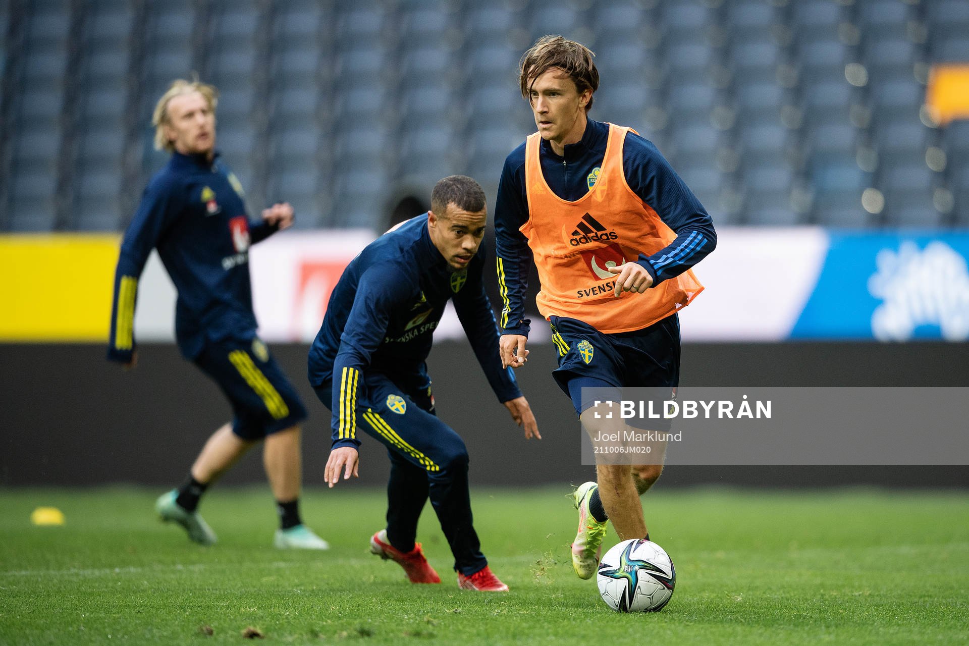 Robin Quaison and Kristoffer Olsson of the Swedish national