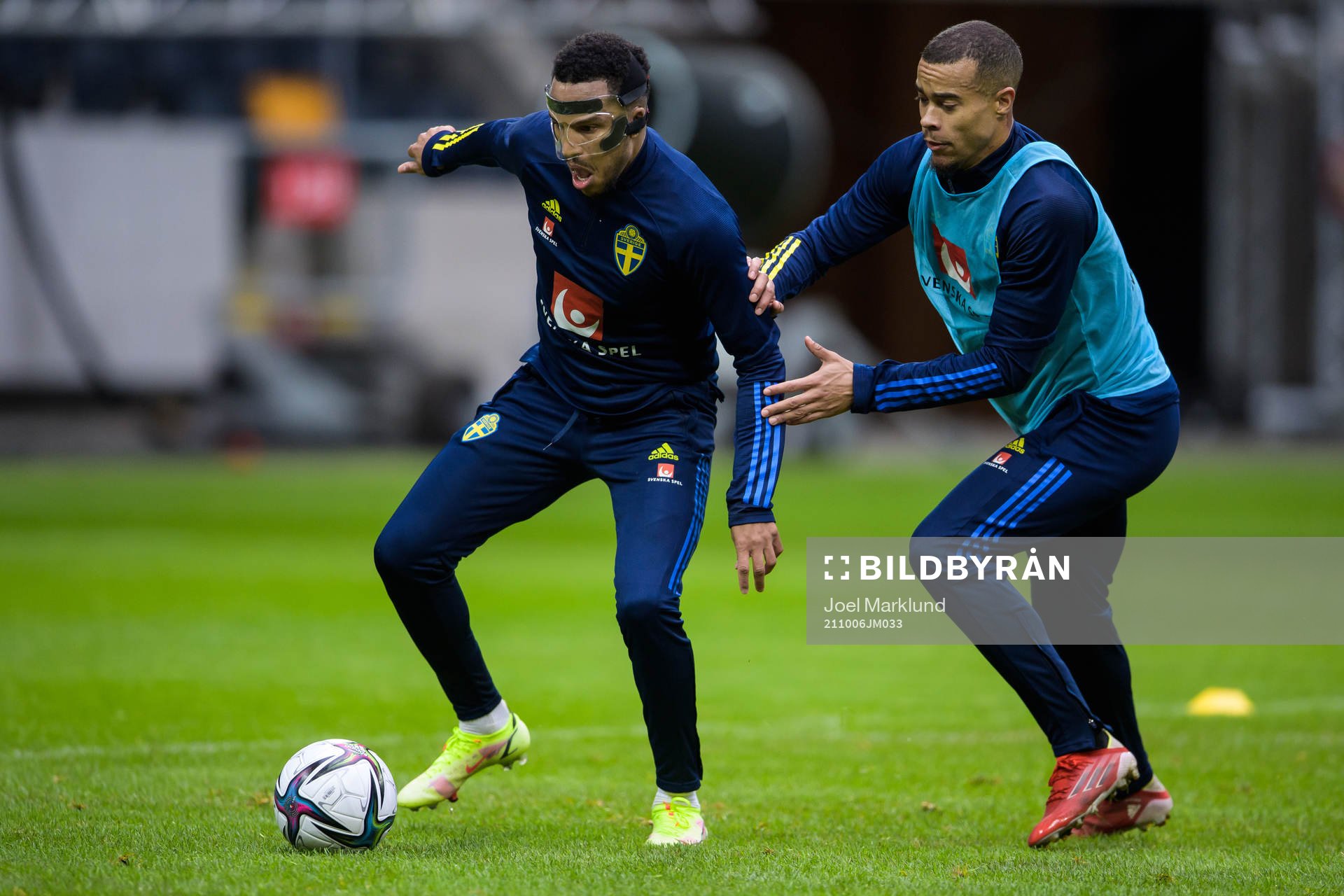 Martin Olsson and Robin Quaison of the Swedish national