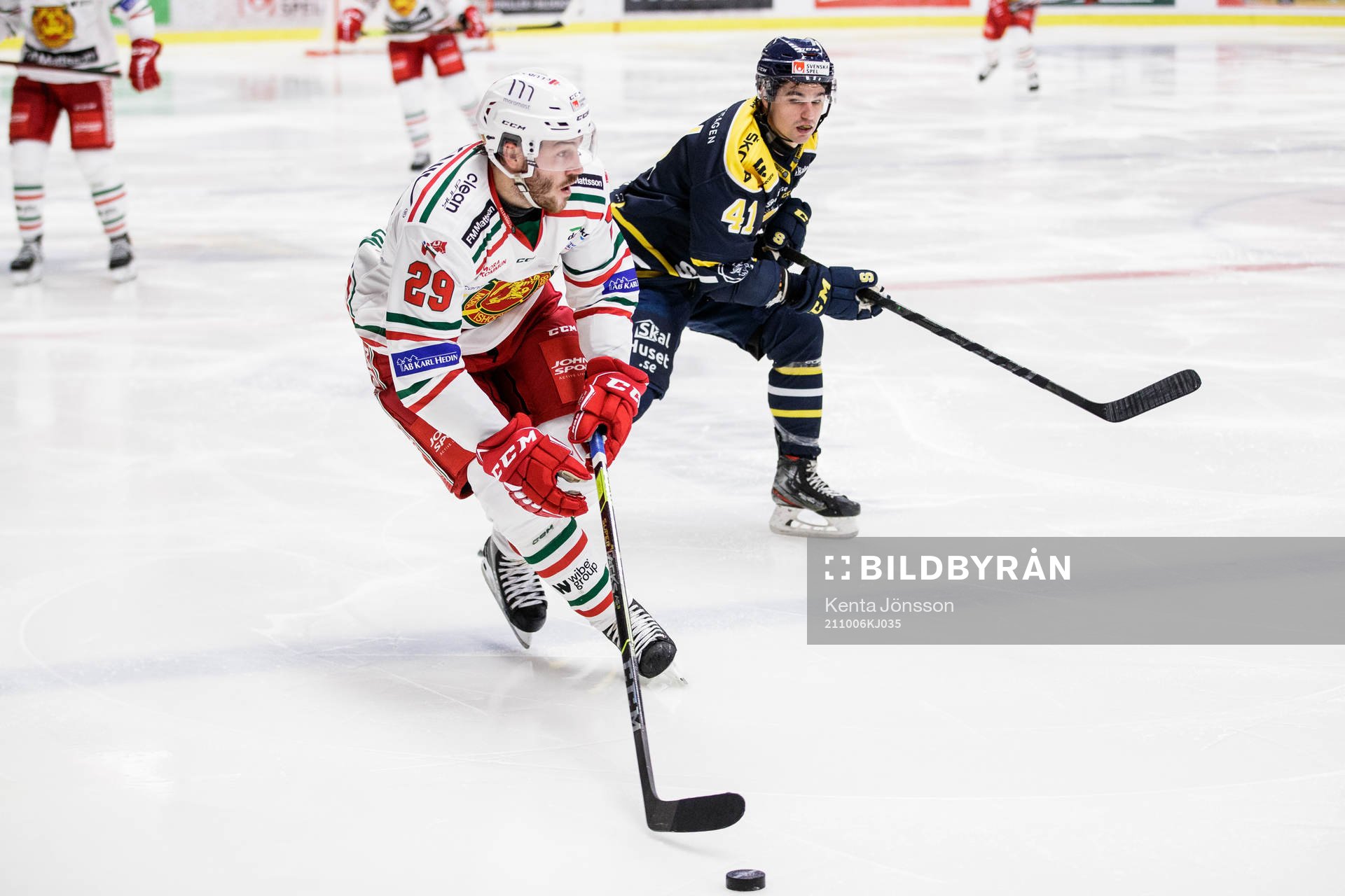 Moras Johan Persson och Södertäljes Colin Smith