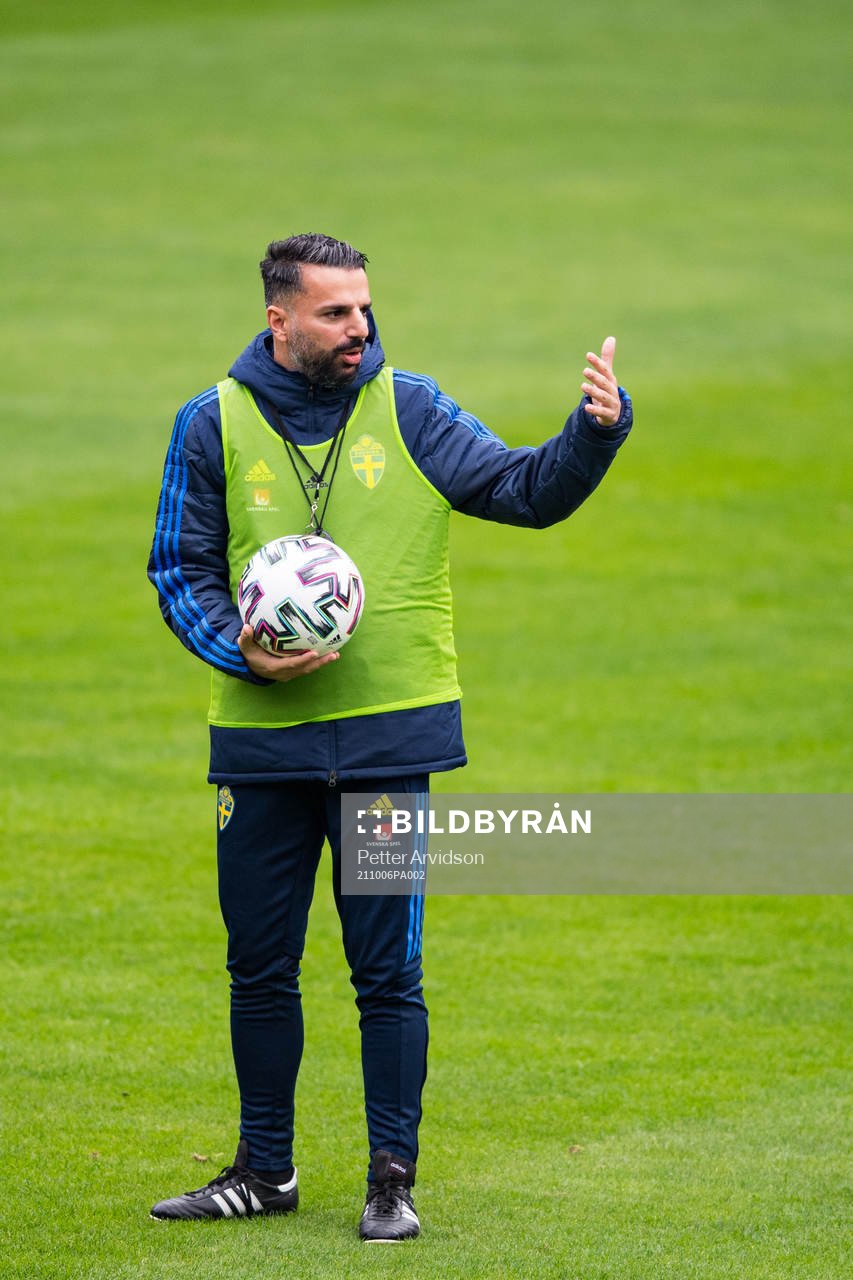 Poya Asbaghi, head coach