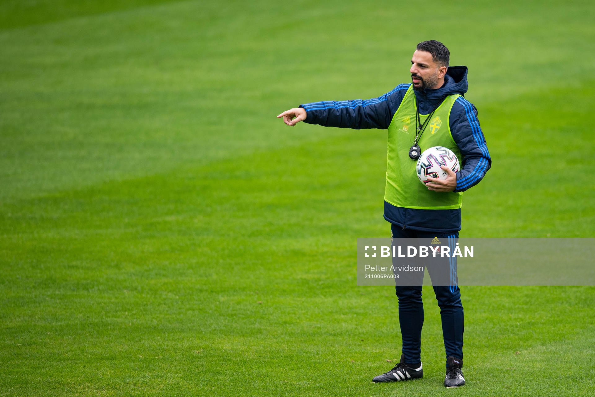Poya Asbaghi, head coach