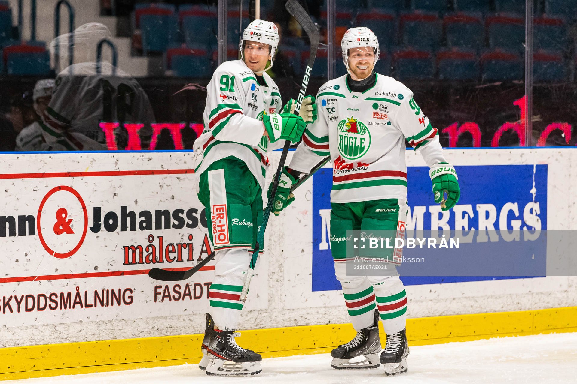Rögles Adam Tambellini jublar med Ted Brithén