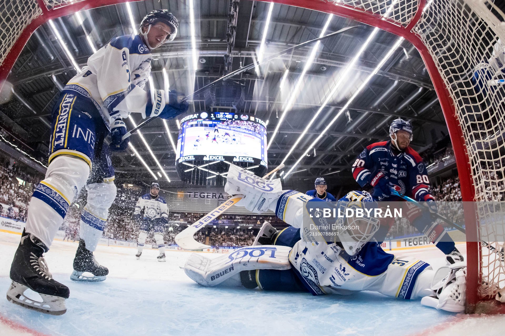 Leksands målvakt Kasimir Kaskisuo och Leksands Ben Thomas