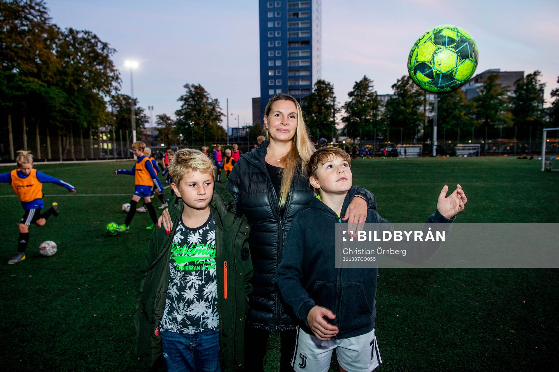 Linda Glasnovic och sönerna Vito, 8, och Luca, 10