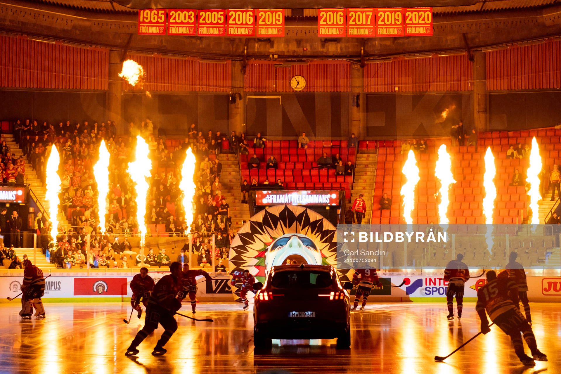 Intro innan ishockeymatchen i SHL mellan Frölunda och