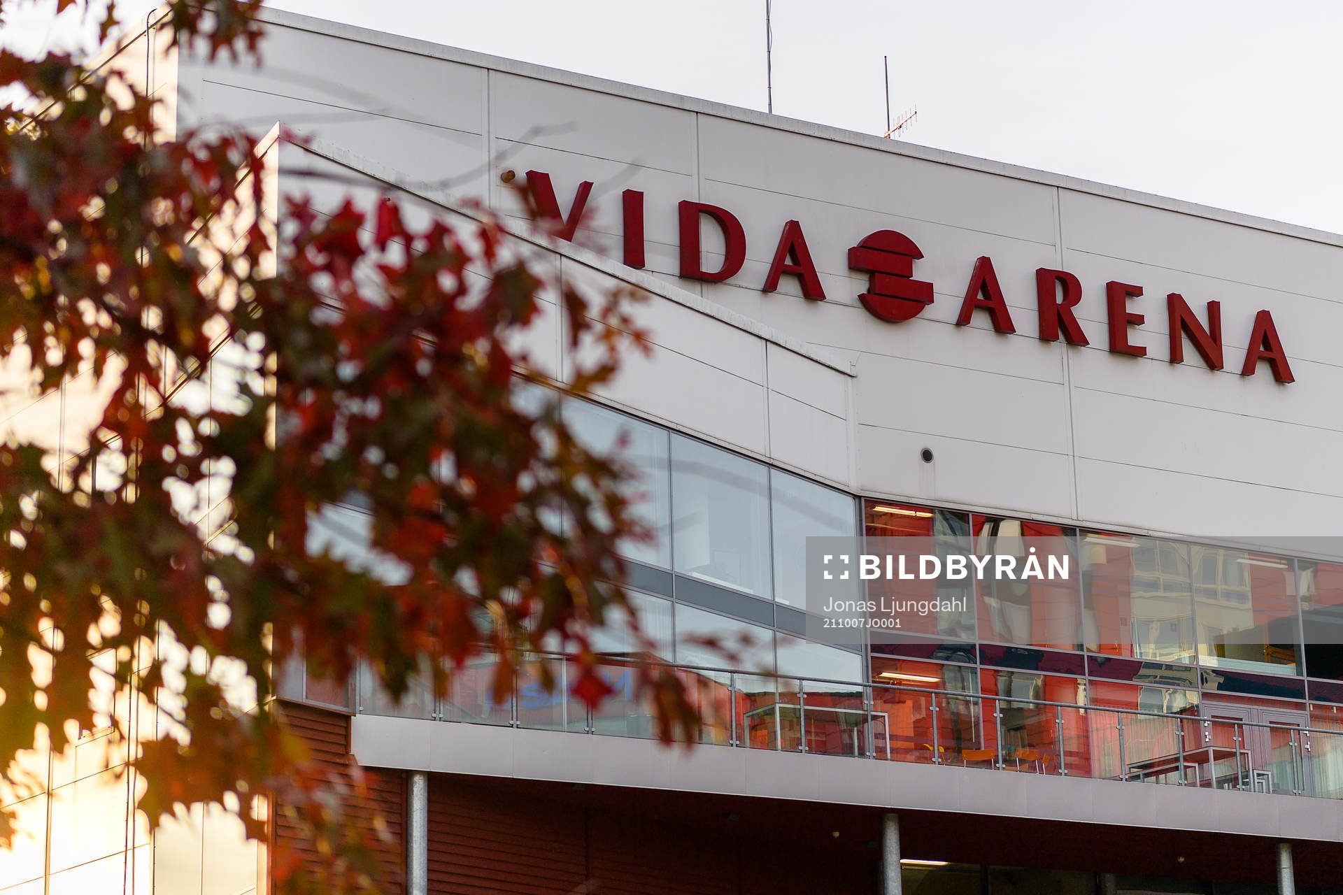 Exteriör vy av Vida arena före ishockeymatchen i SHL