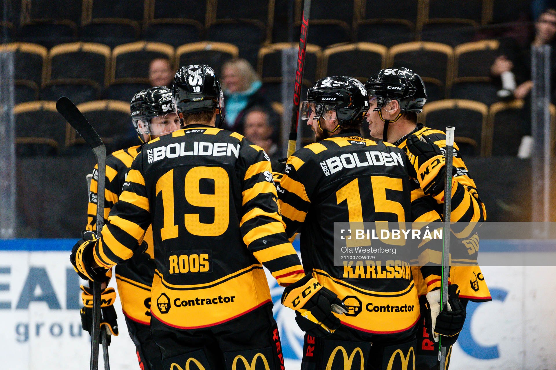 Skellefteås Filip Roos och Melker Karlsson jublar