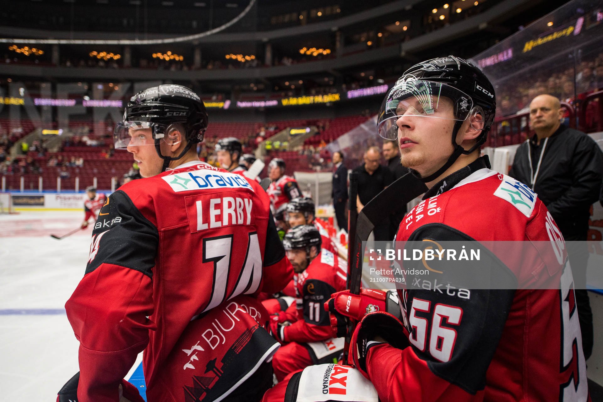 Malmö Redhawks Carl-Johan Lerby och Anton Olsson i båset